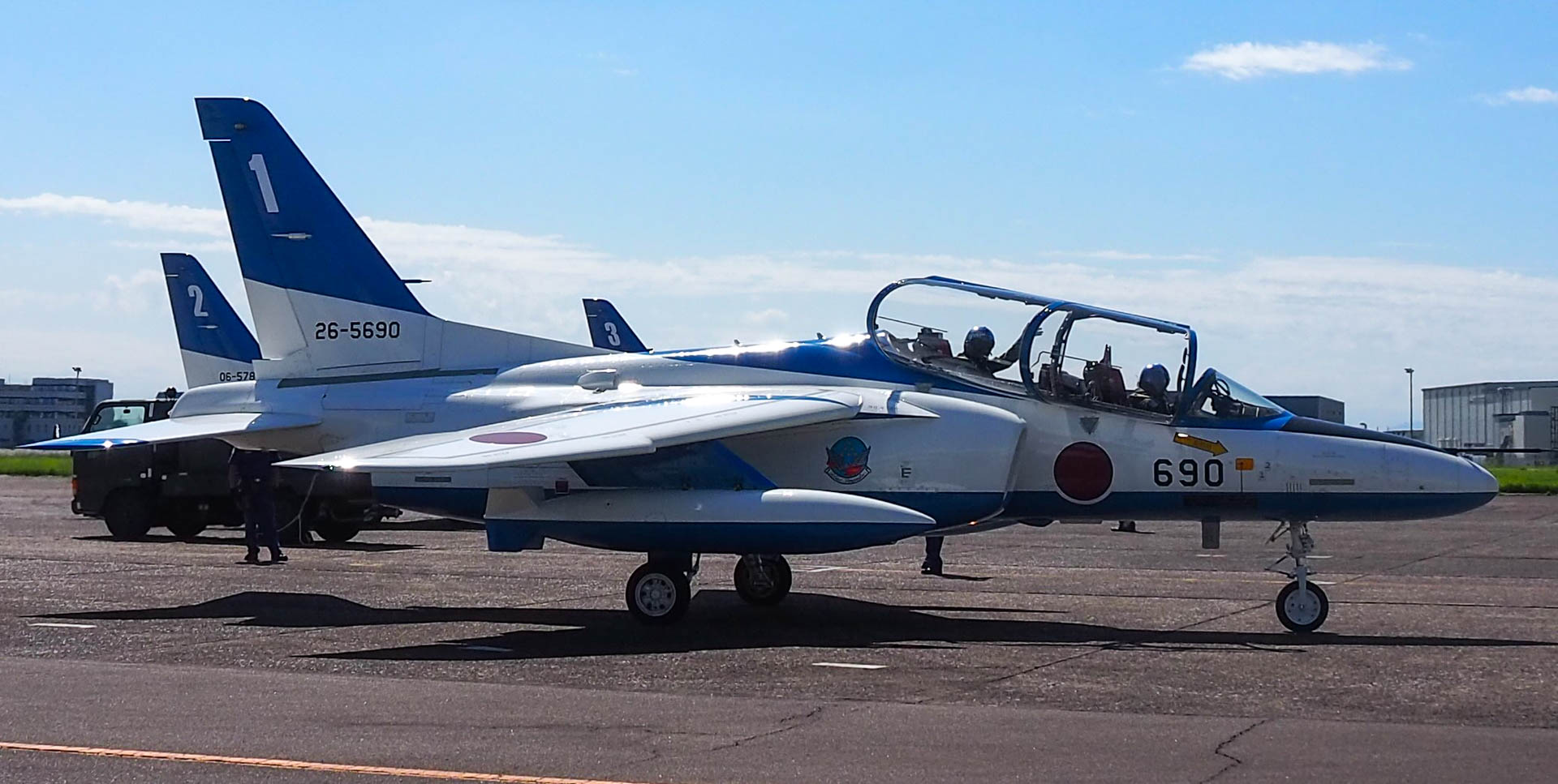 SAF「サステオ」を搭載し、発進を待つT-4機