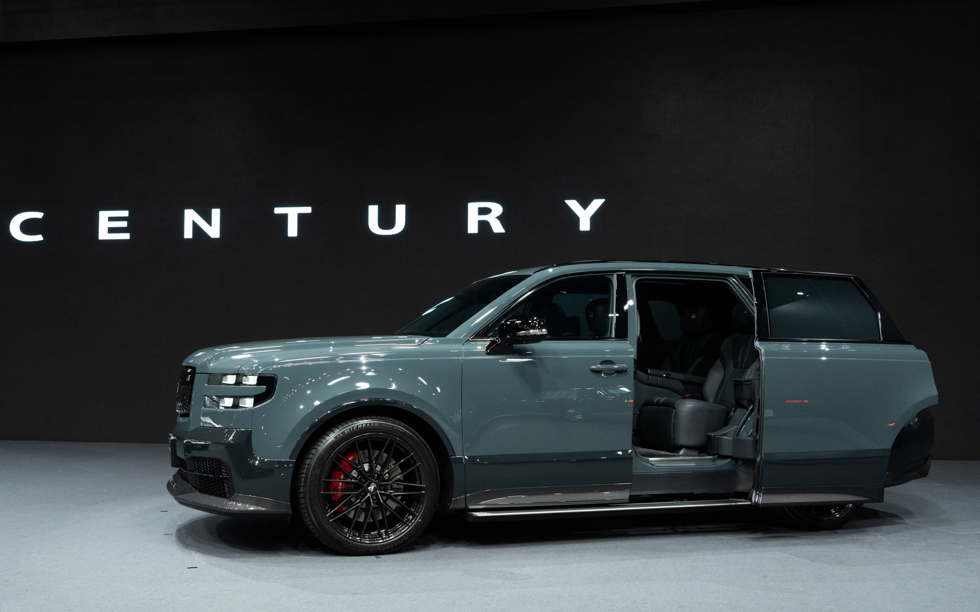 新しい「センチュリー」のワールドプレミアイベント