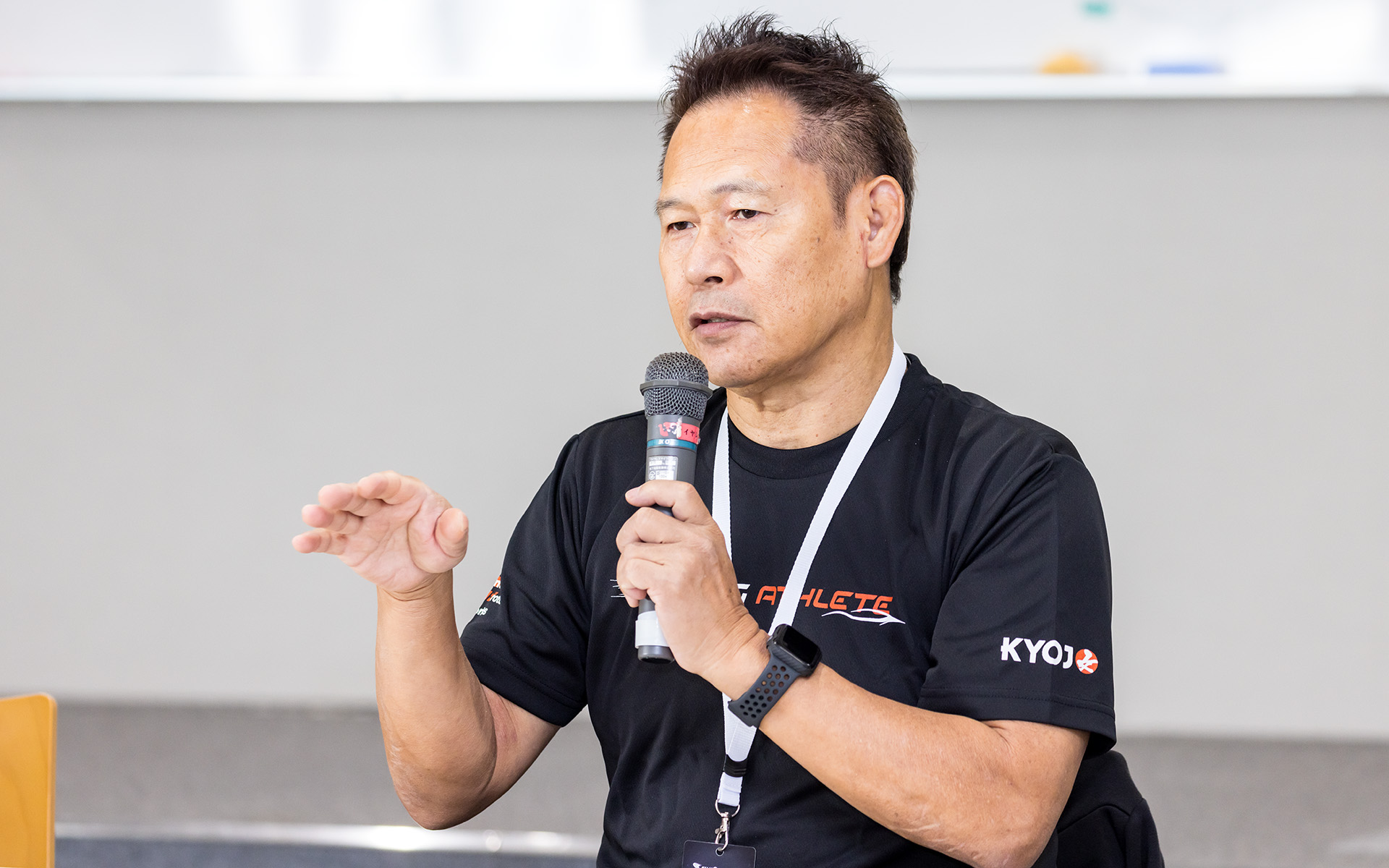 予選や決勝中にアクシデントが起こった際に、競技長や審査員を補佐する立場に就任したプロレーシングドライバーの黒澤琢弥氏