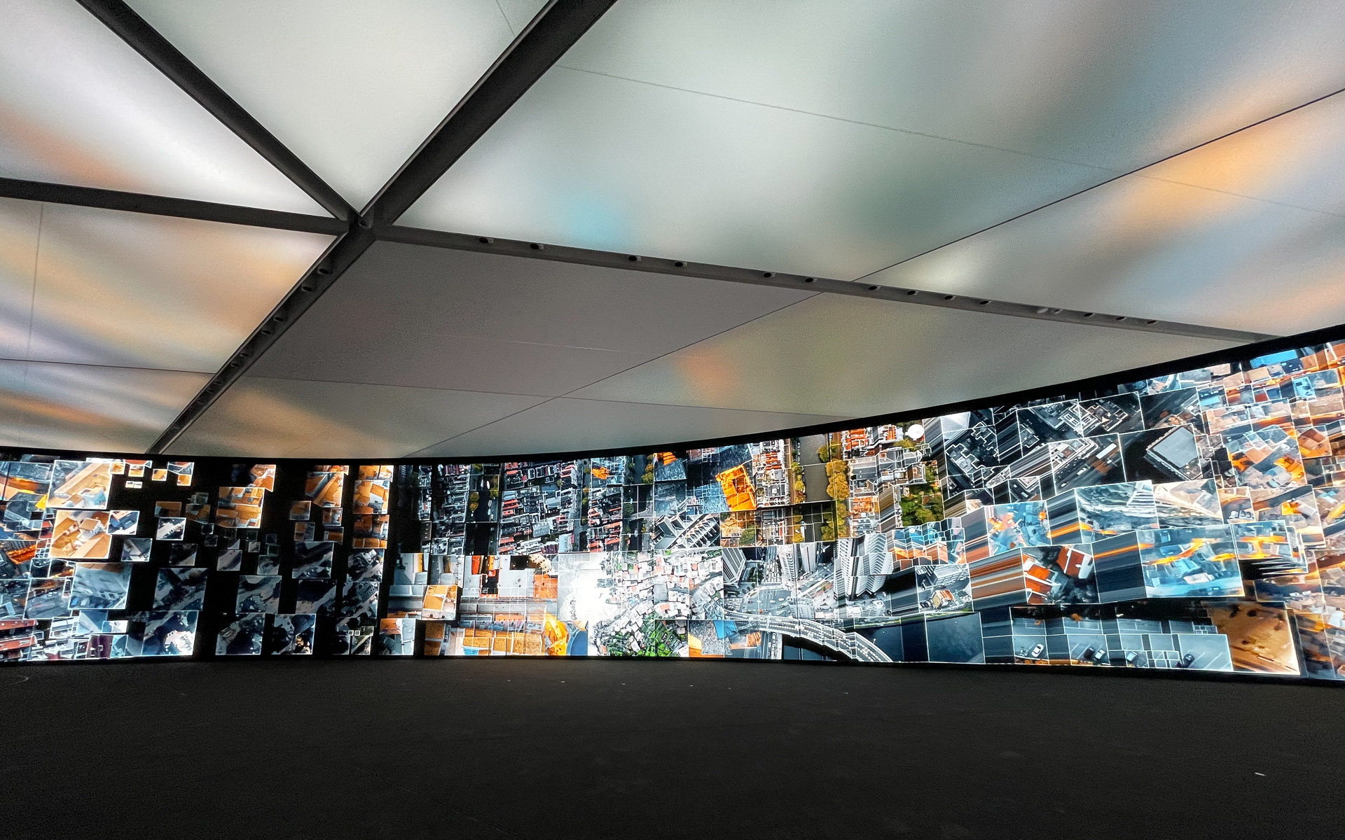 日産テクニカルセンター内に新設されたデザインプレゼンテーションホール