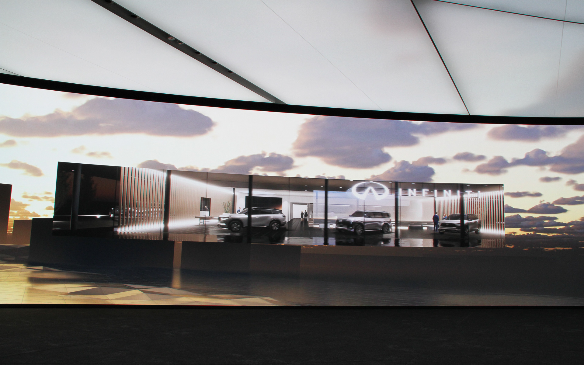 車両のデザインのみならず販売店のデザインも行なっているという