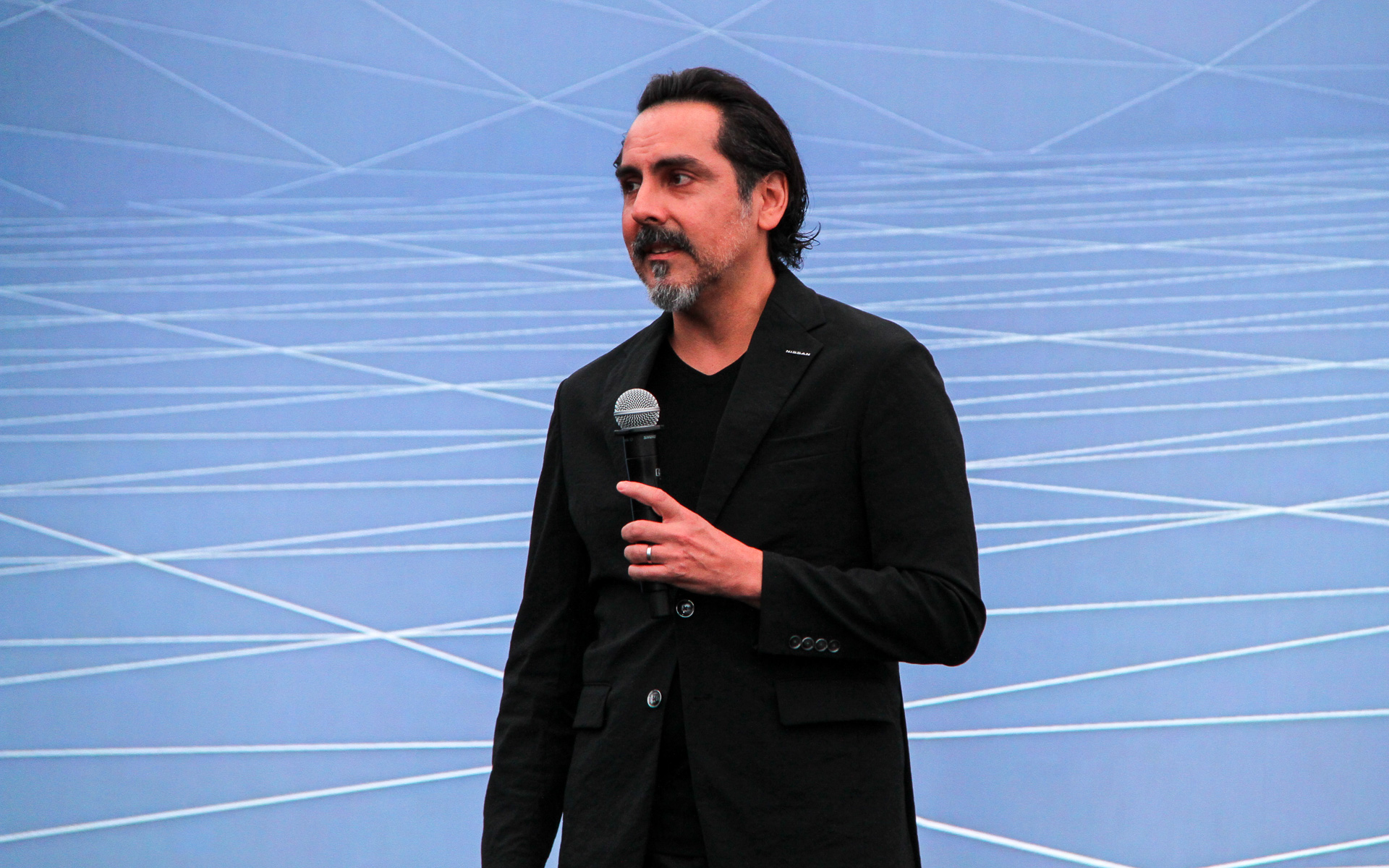 ハイパーアーバンの紹介はグローバルデザイン本部シニアデザインダイレクターのジオバーニ・アローバ氏から行なわれた