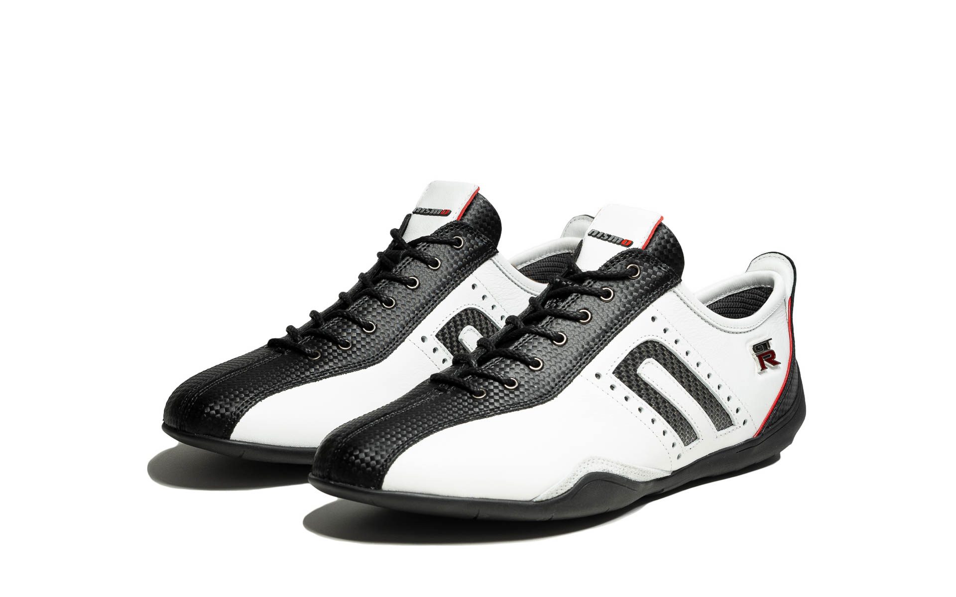 イデアコルサ×NISSAN GT-R NISMO（ブリリアントホワイト＆カーボンファイバー）