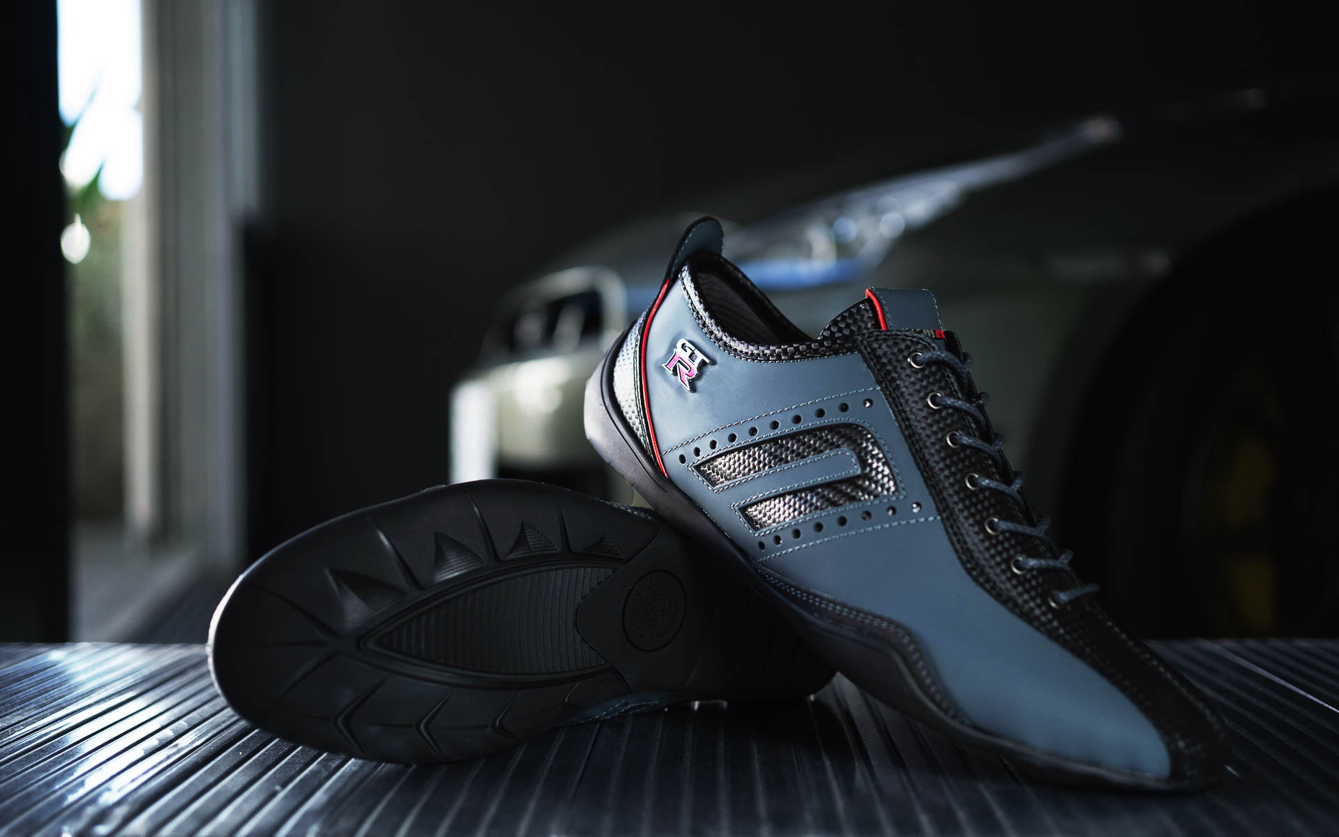 イデアコルサ×NISSAN GT-R NISMO（ステルスグレー＆カーボンファイバー）