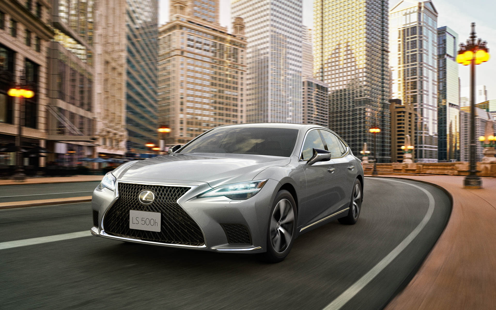 LS500h“I package”（ソニックチタニウム）