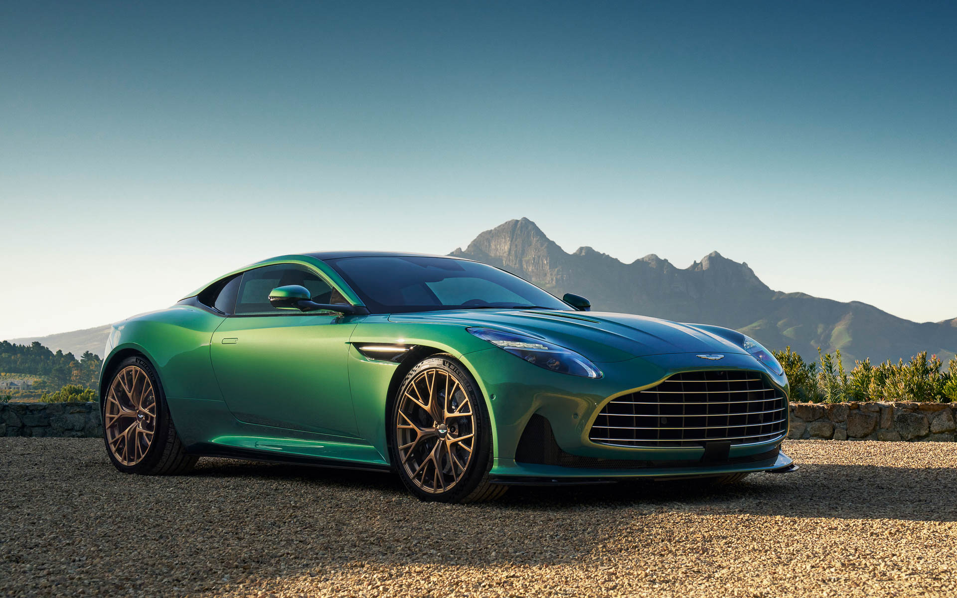 2＋2のグランドツーリングカー「DB12」