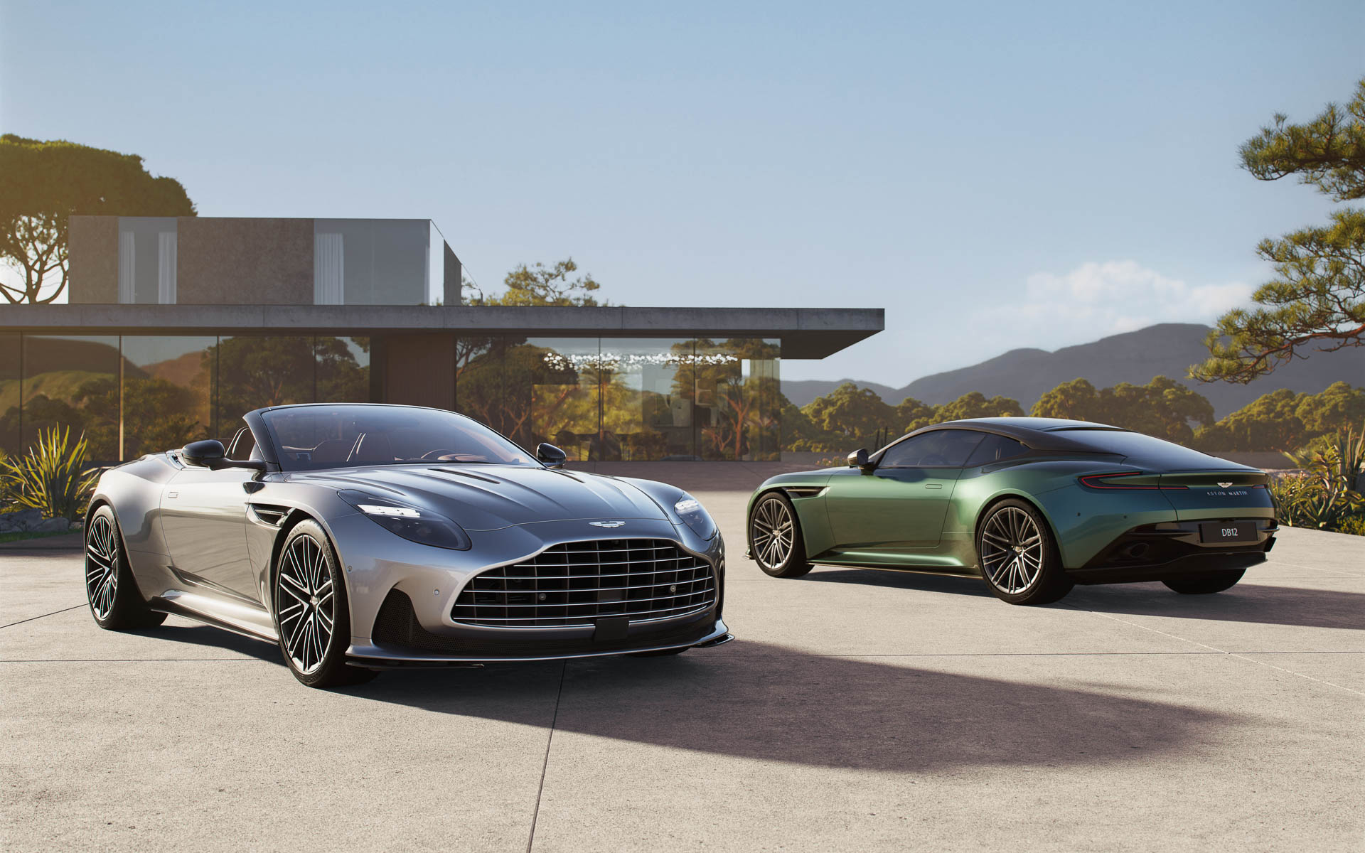 2＋2シートのオープントップモデル「DB12 Volante」