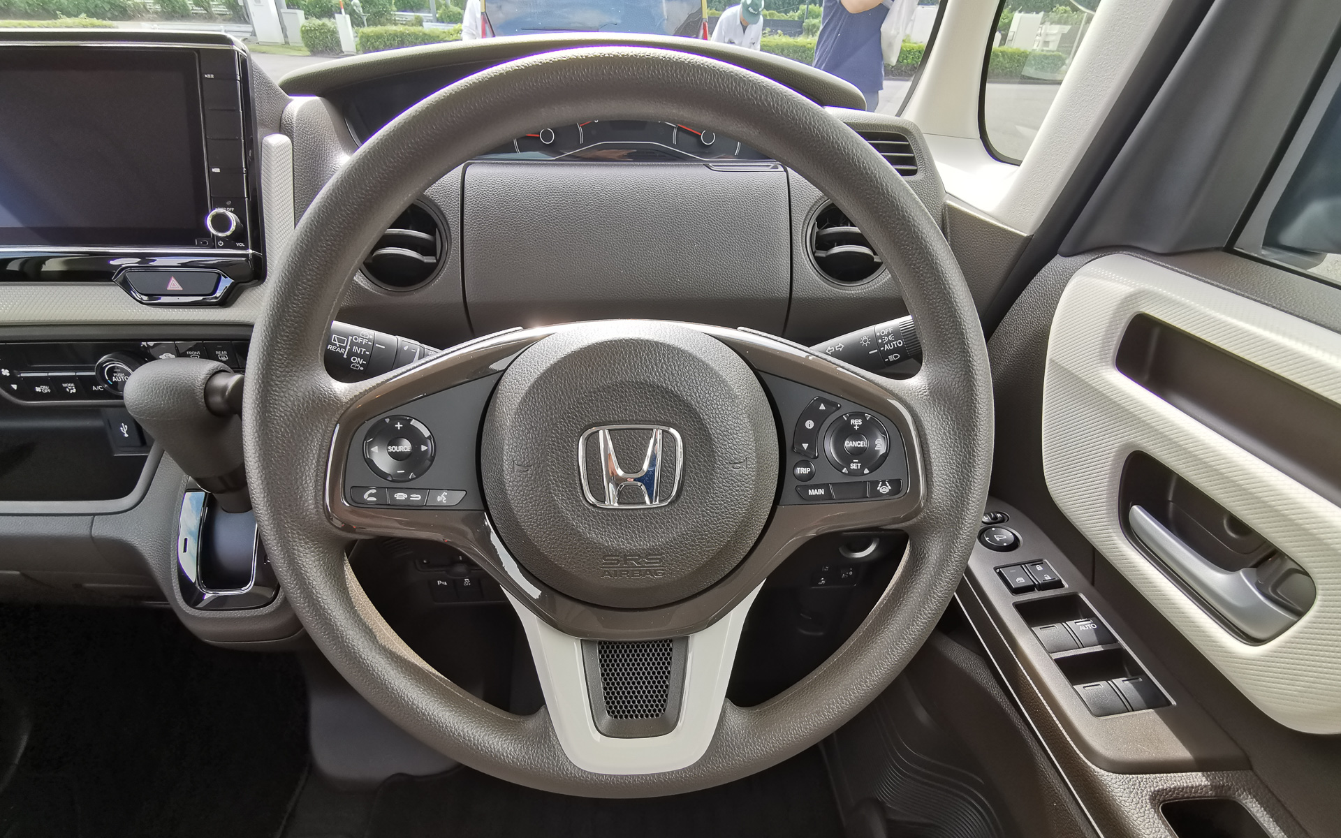 先代N-BOXのステアリング