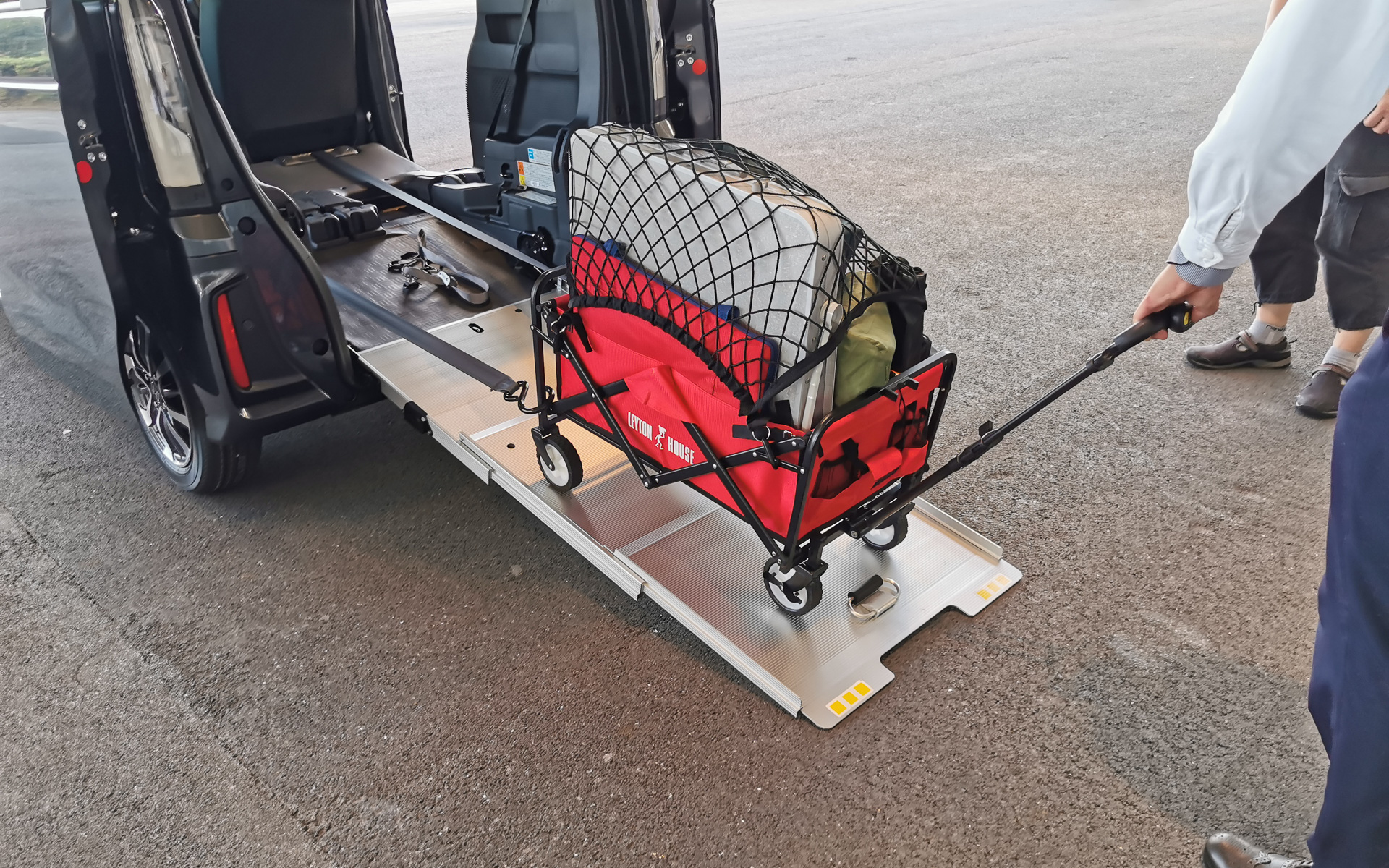 車いすを乗せない場合は、別の目的に使えるのもメリットだろう