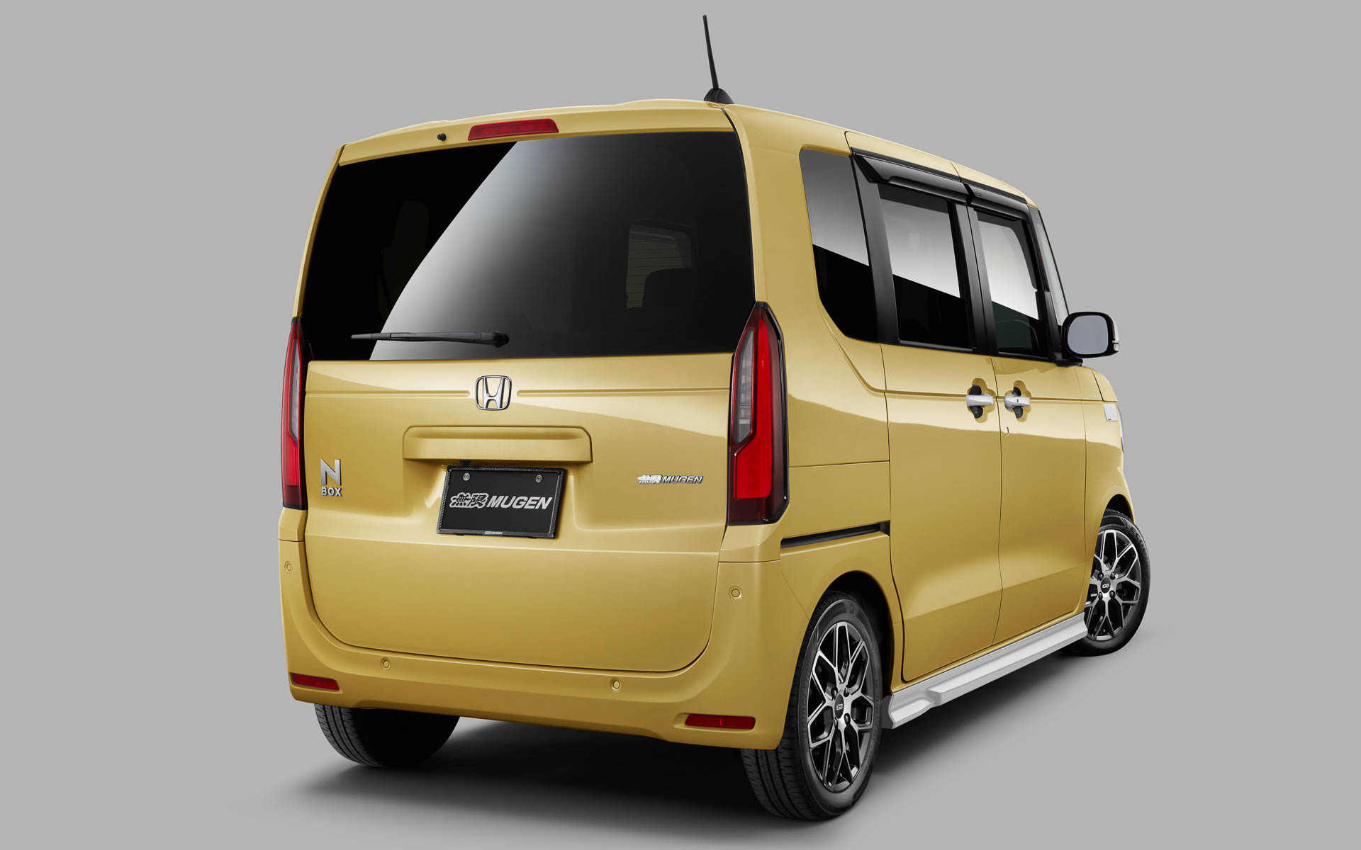 MUGEN N-BOX リアビュー