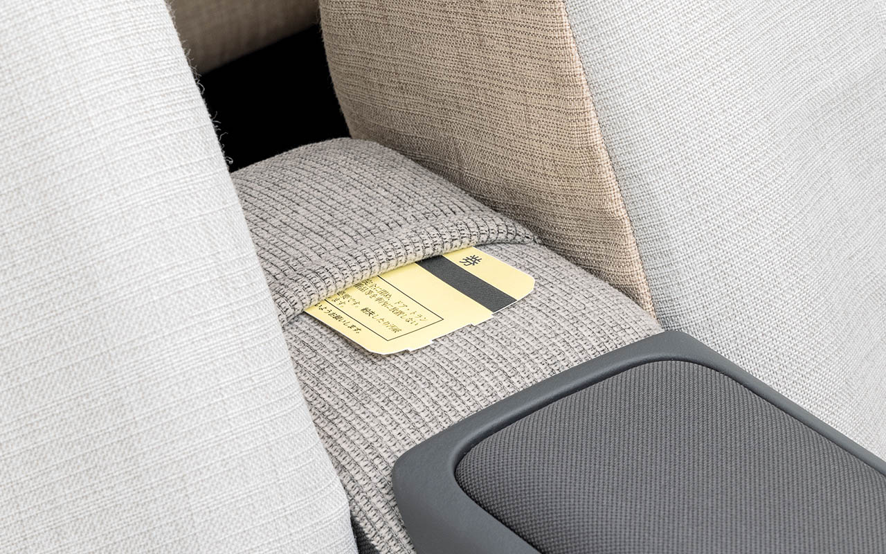 アームレストコンソール（1万9800円）