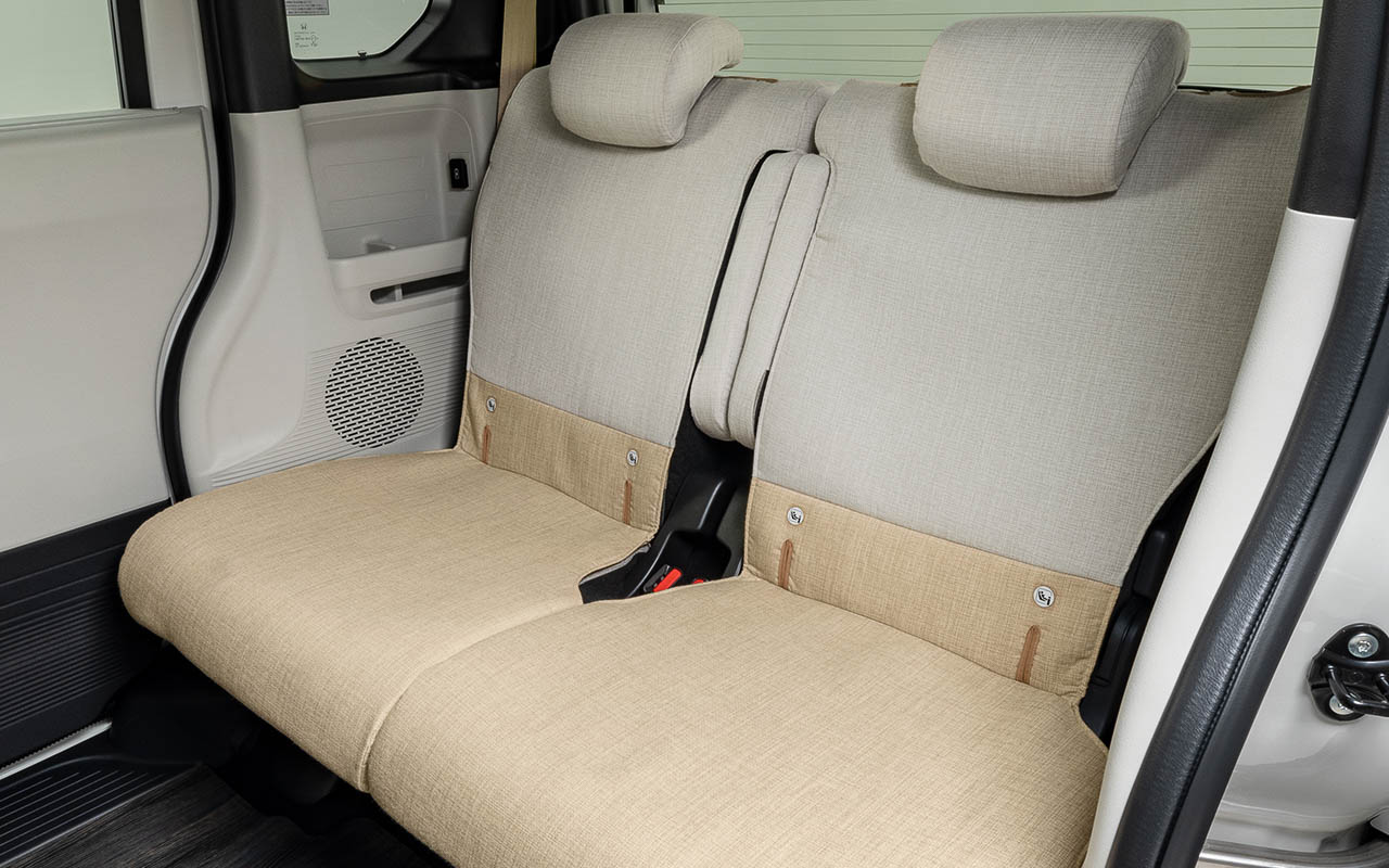 シートカバー（ファブリック/フロント・リアセット：2万8600円）