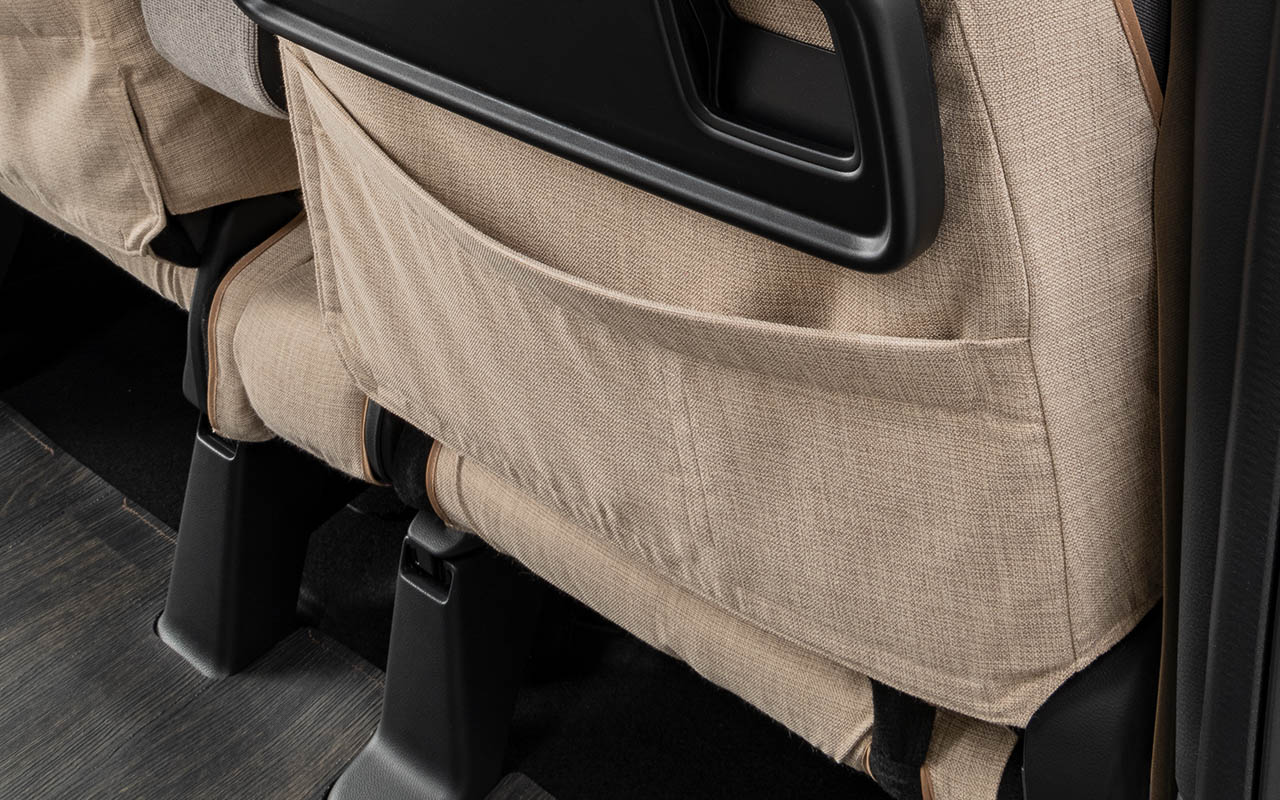 シートカバー（ファブリック/フロント・リアセット：2万8600円）