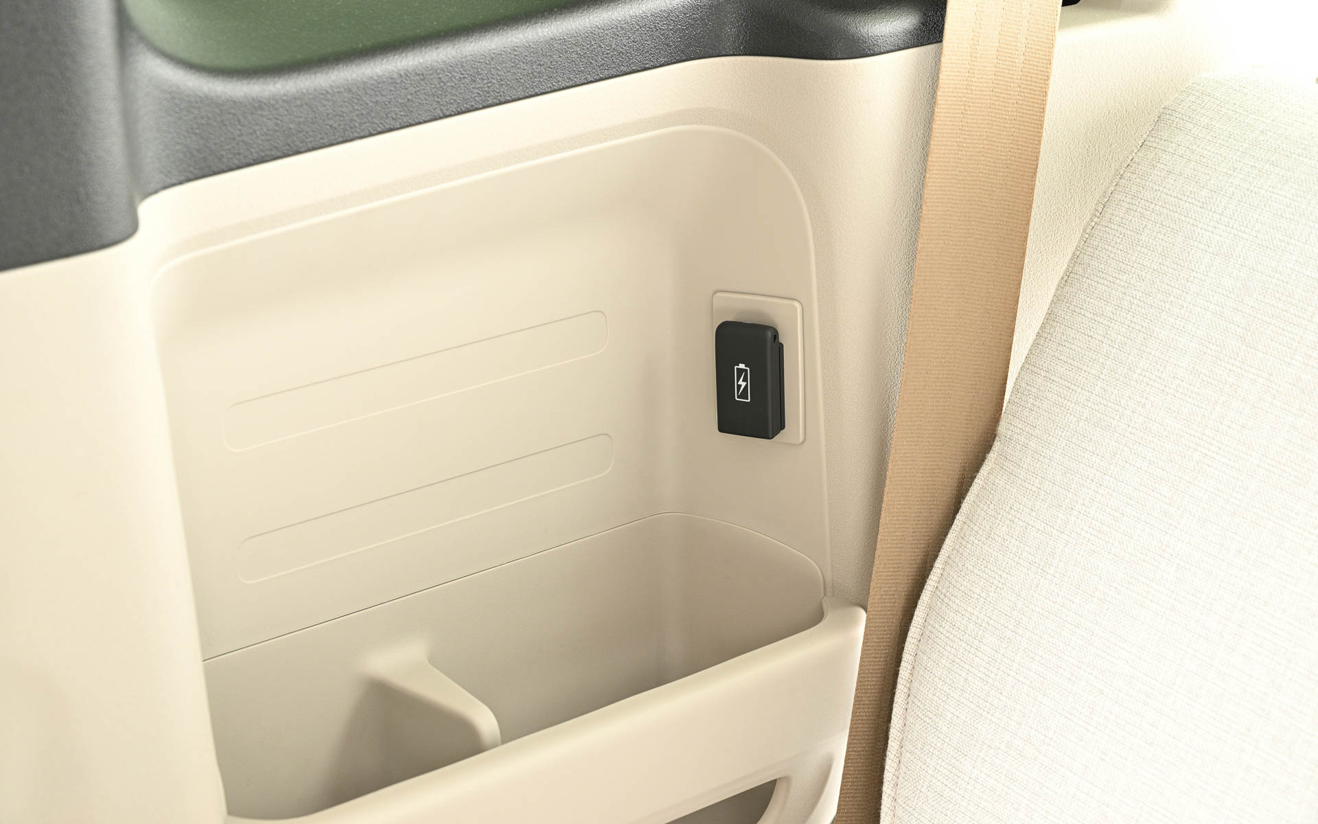 USBチャージャー（1万3200円）