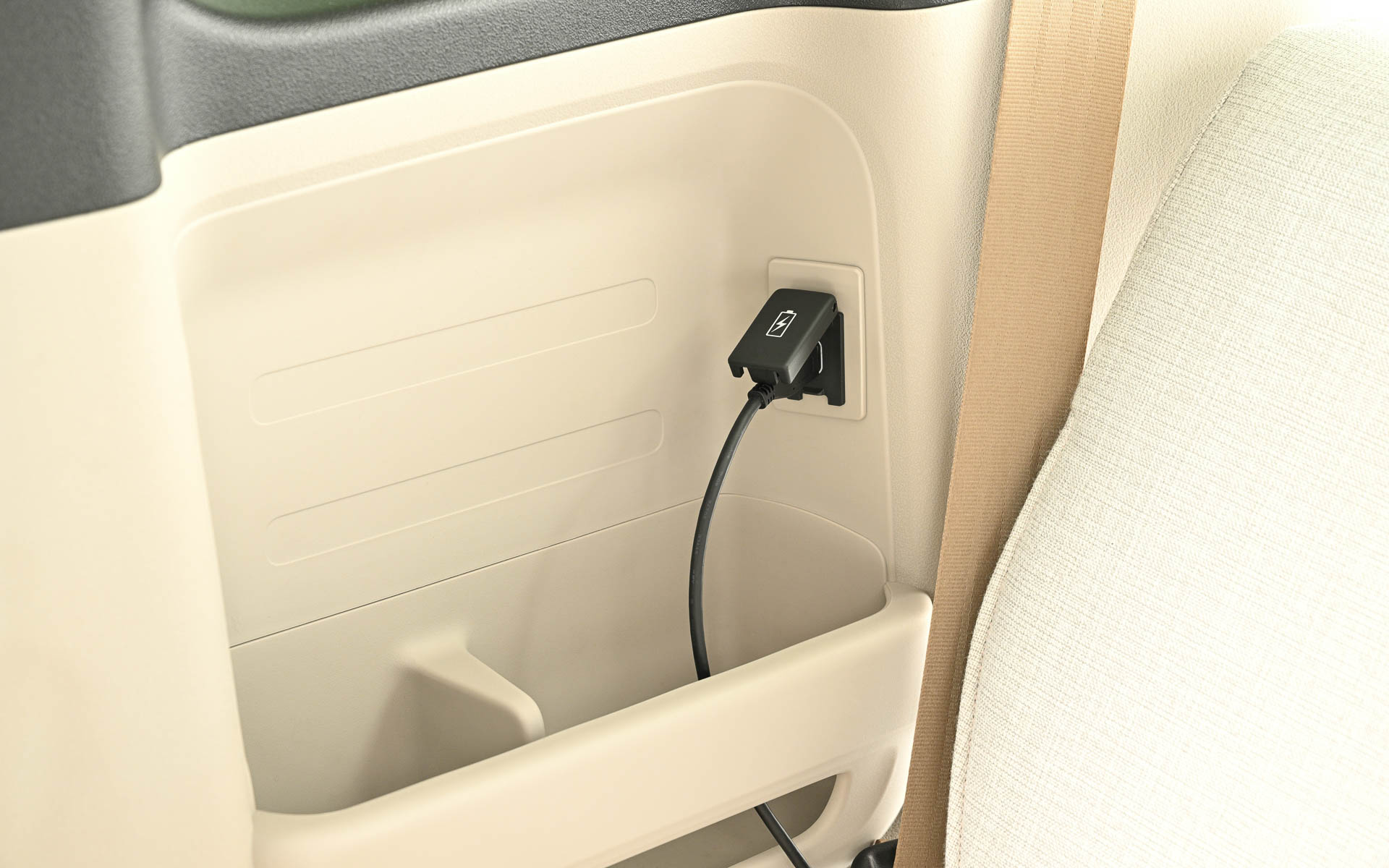 USBチャージャー（1万3200円）