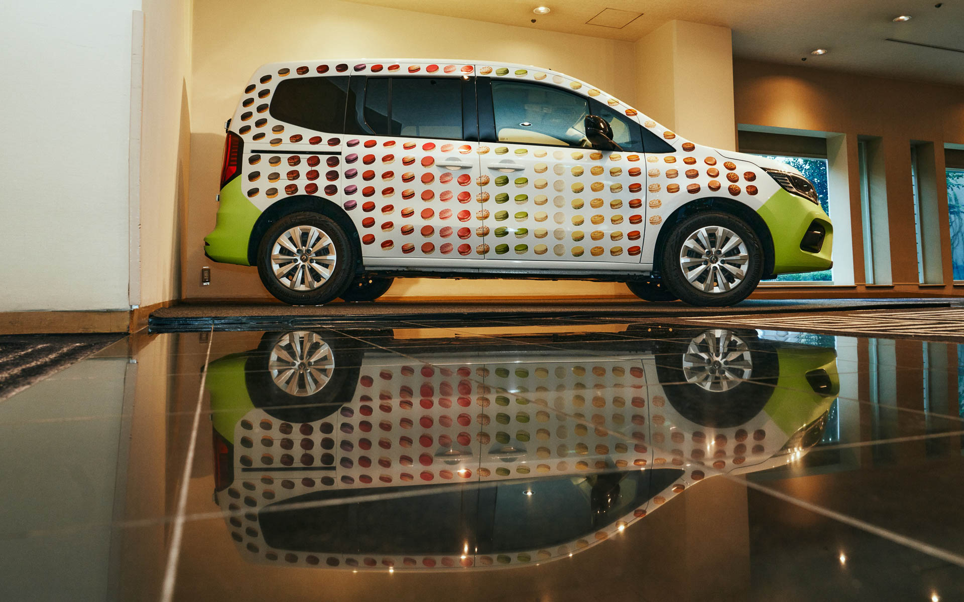 ピエール・エルメ・パリが作り出したマカロンをモチーフとした25周年特別デザイン