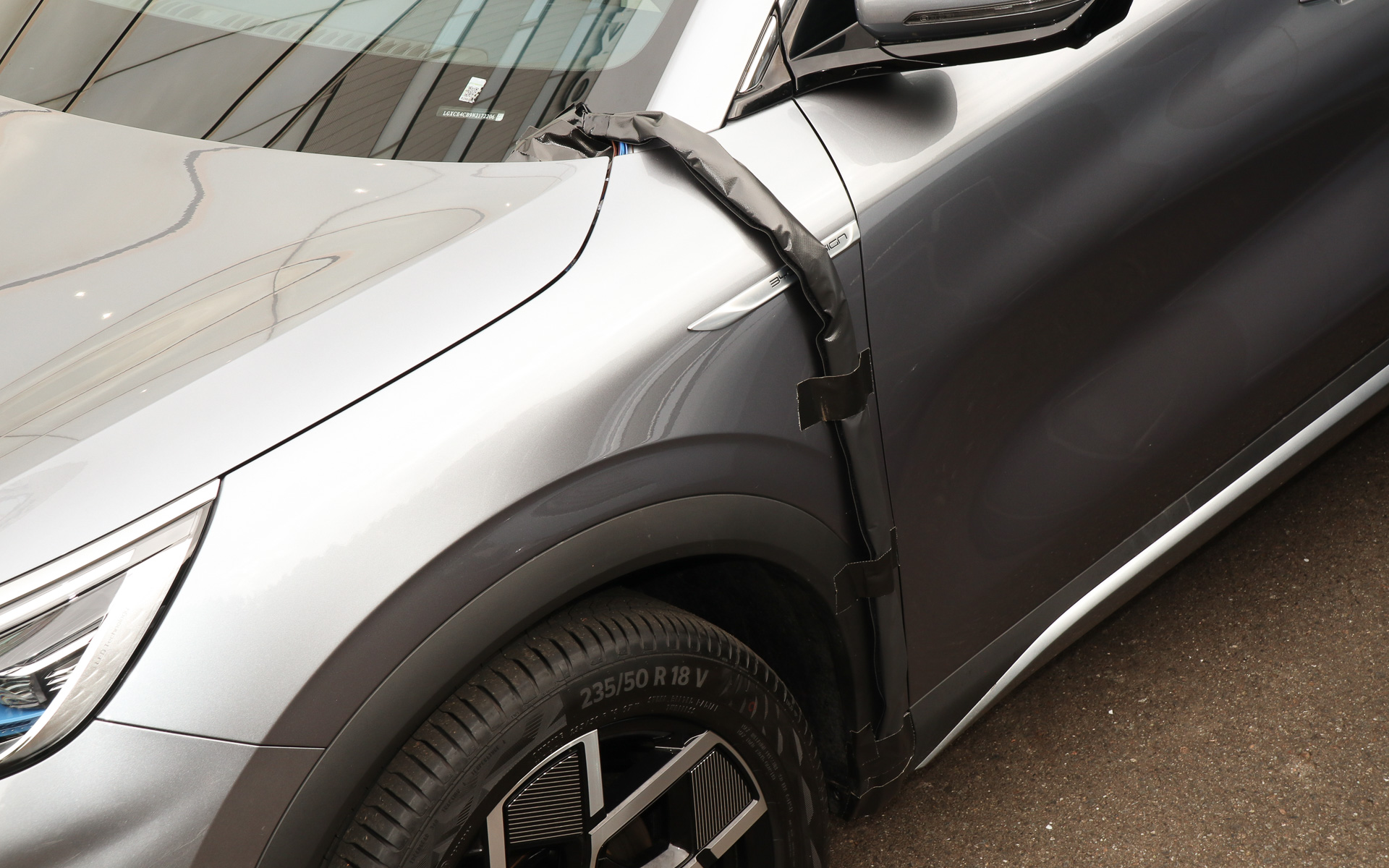 どちらの車両にも計測で必要となるセンサー類やブラケットなどが取り付けられていた