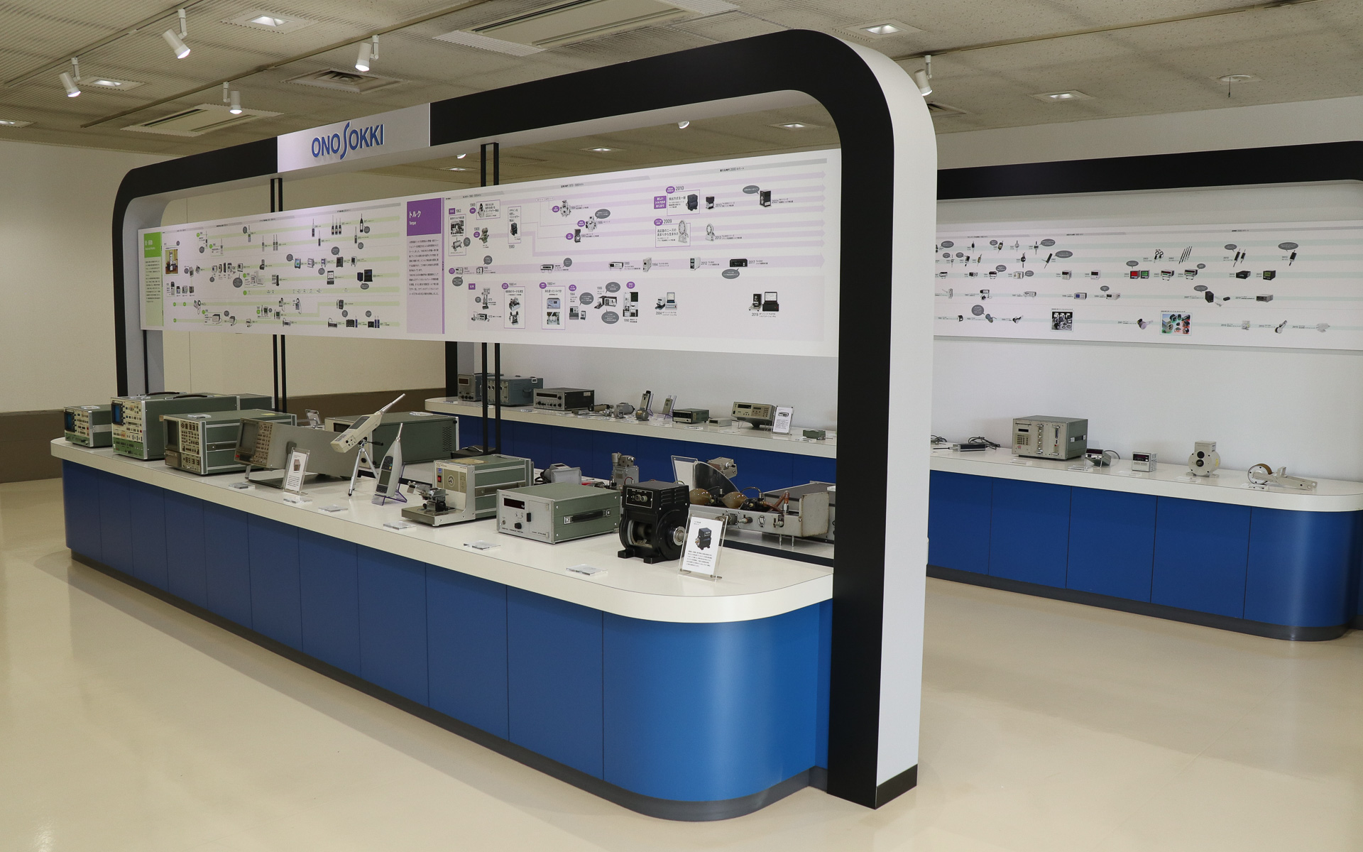 横浜テクニカルセンターの2回には歴代製品の展示コーナーも用意されている