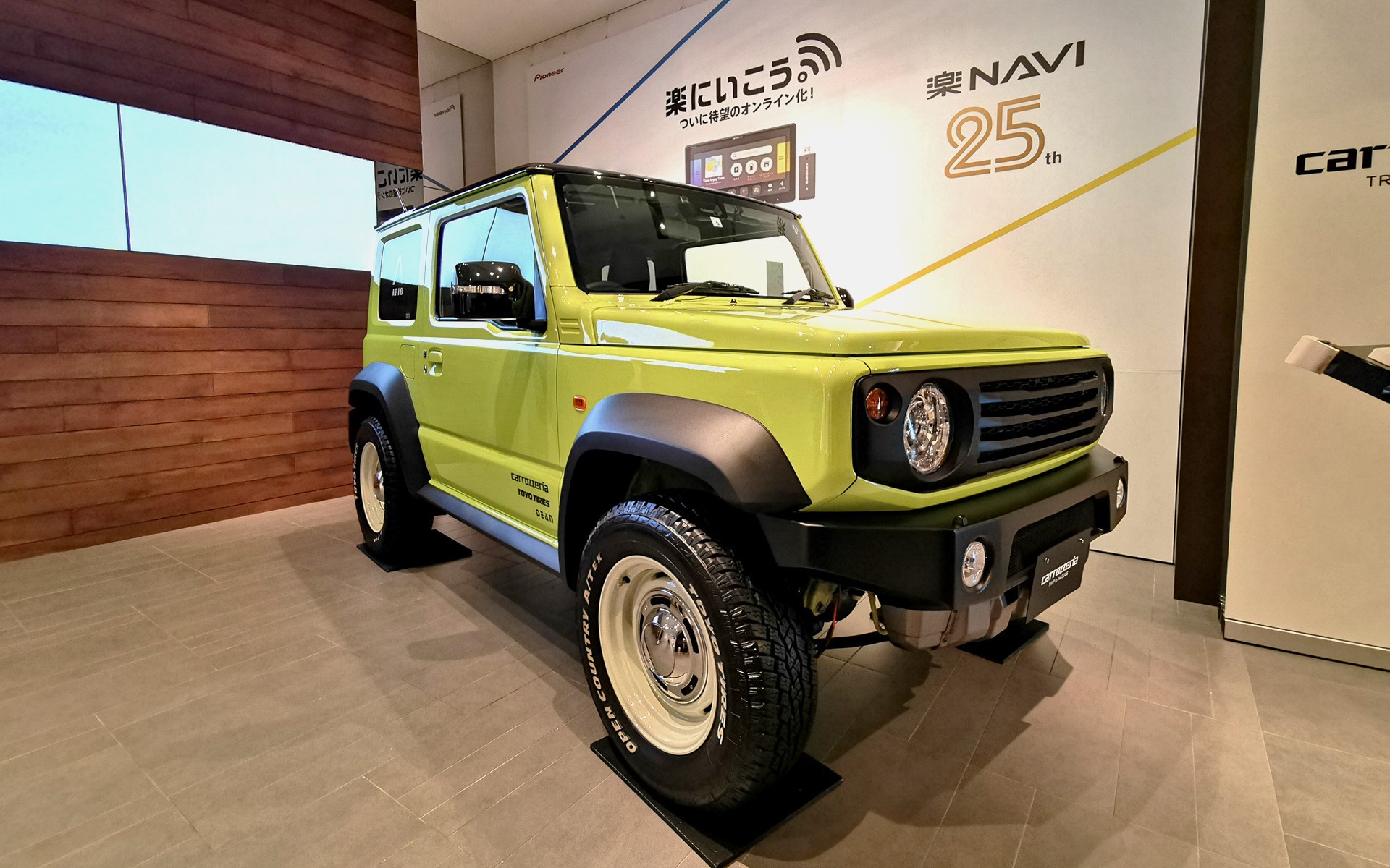 ジムニー シエラは「楽ナビ」や「ツイーター」「サブウーファー」などを搭載