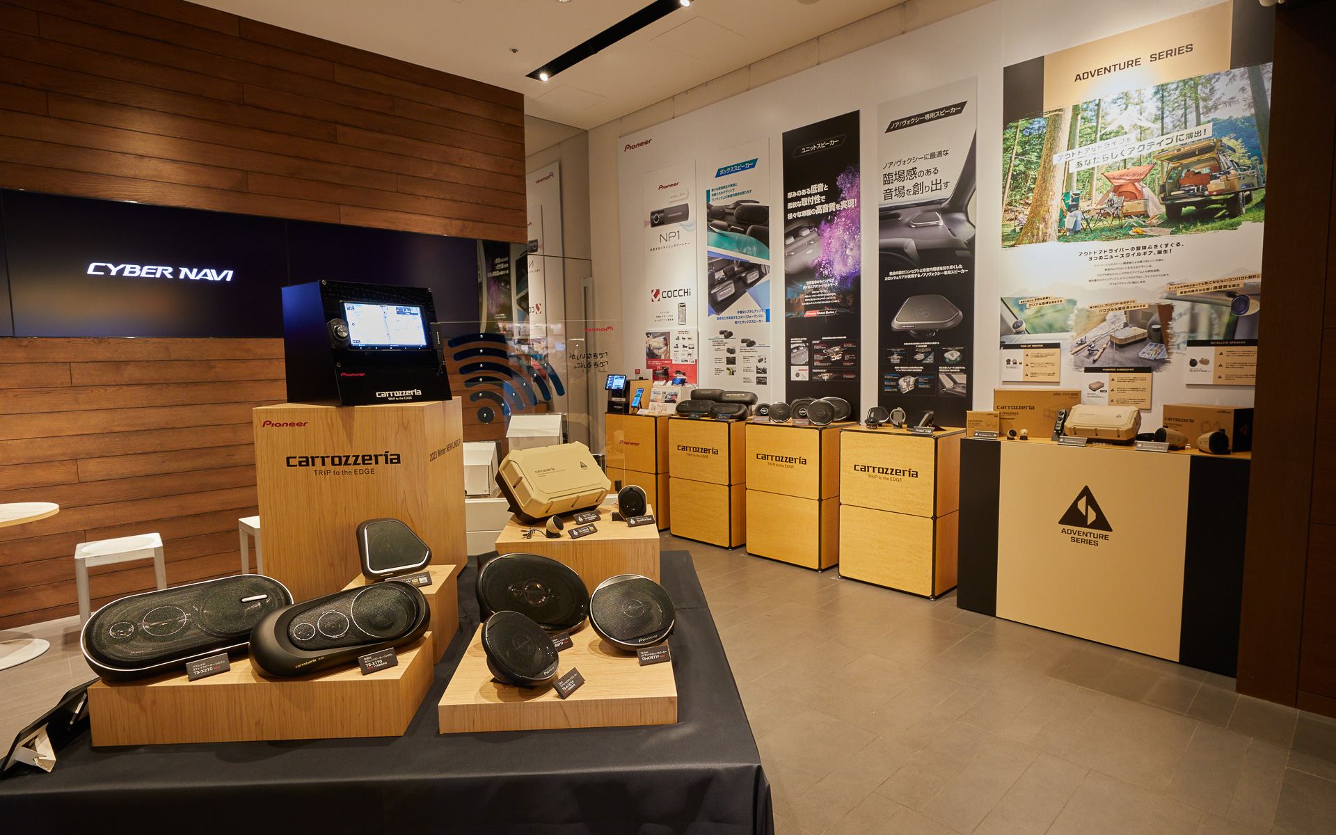 スピーカーキットなどの製品も展示