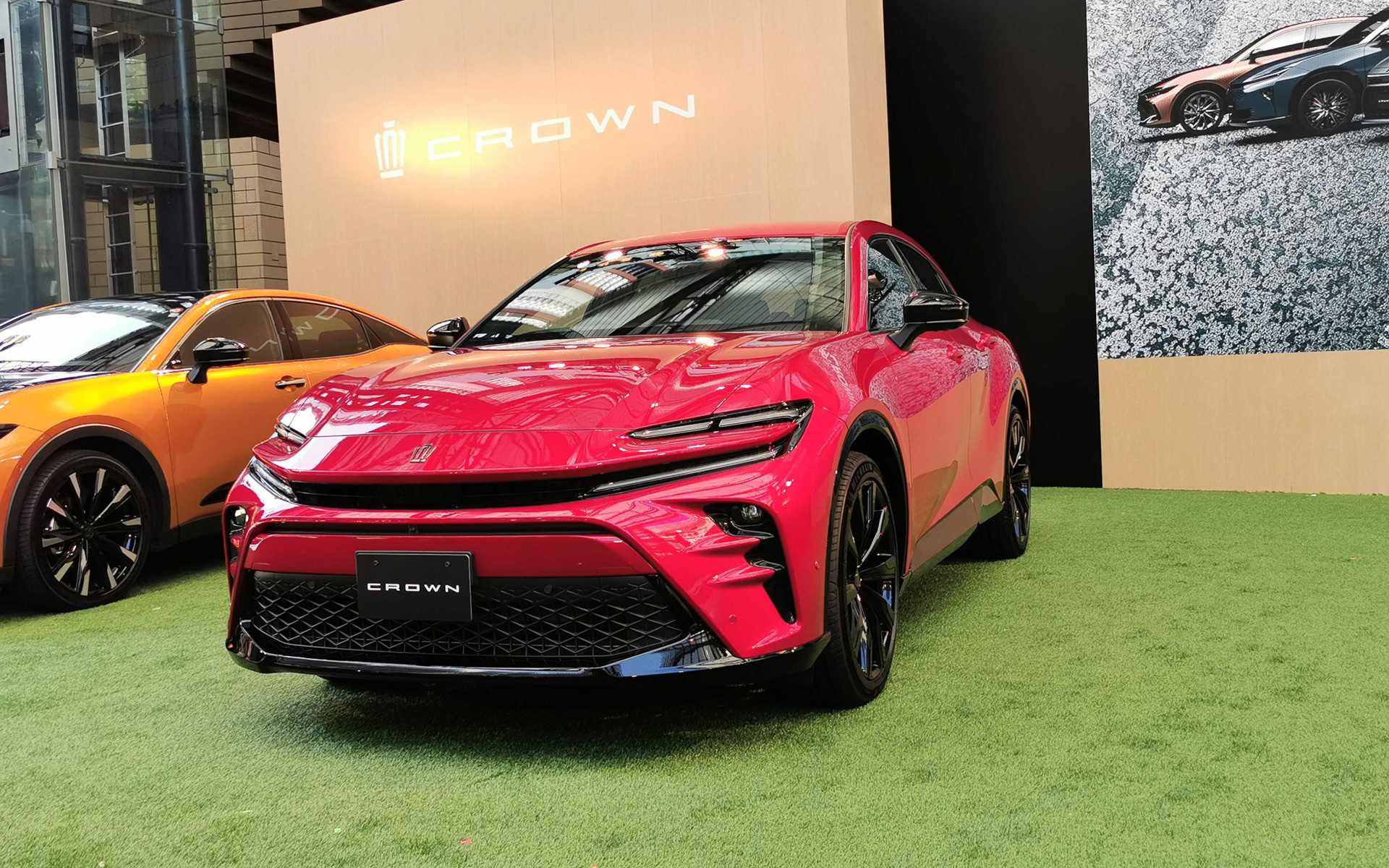 新型クラウンスポーツ