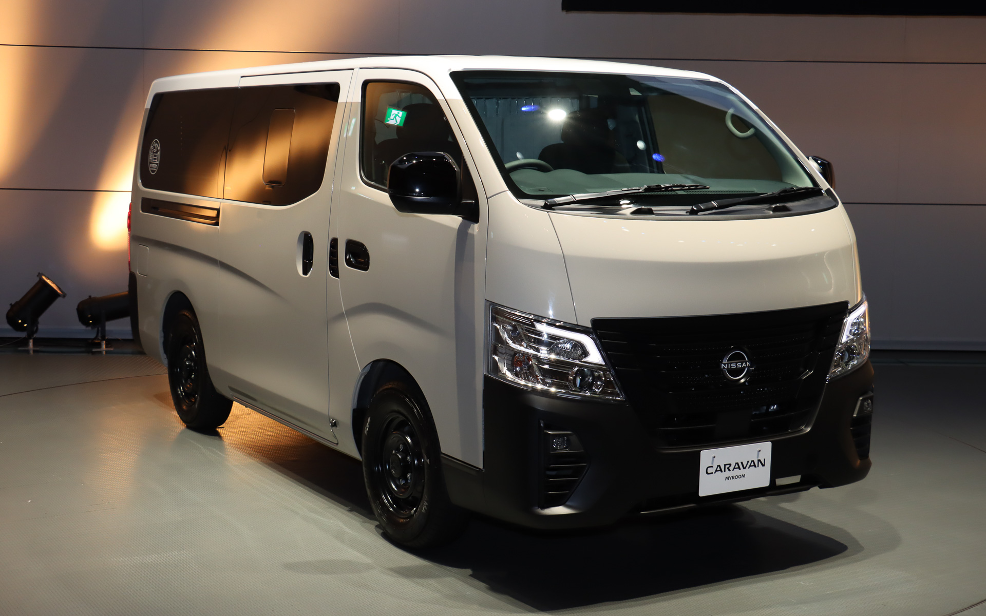 Launch Edition専用ボディカラー「サンドベージュ/ホワイト 2トーン」