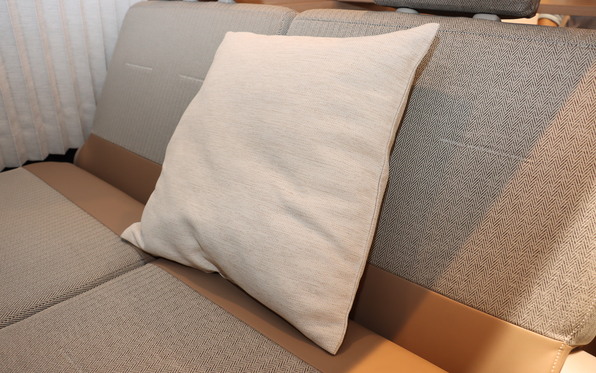 Launch Editionの購入特典となる特製クッション