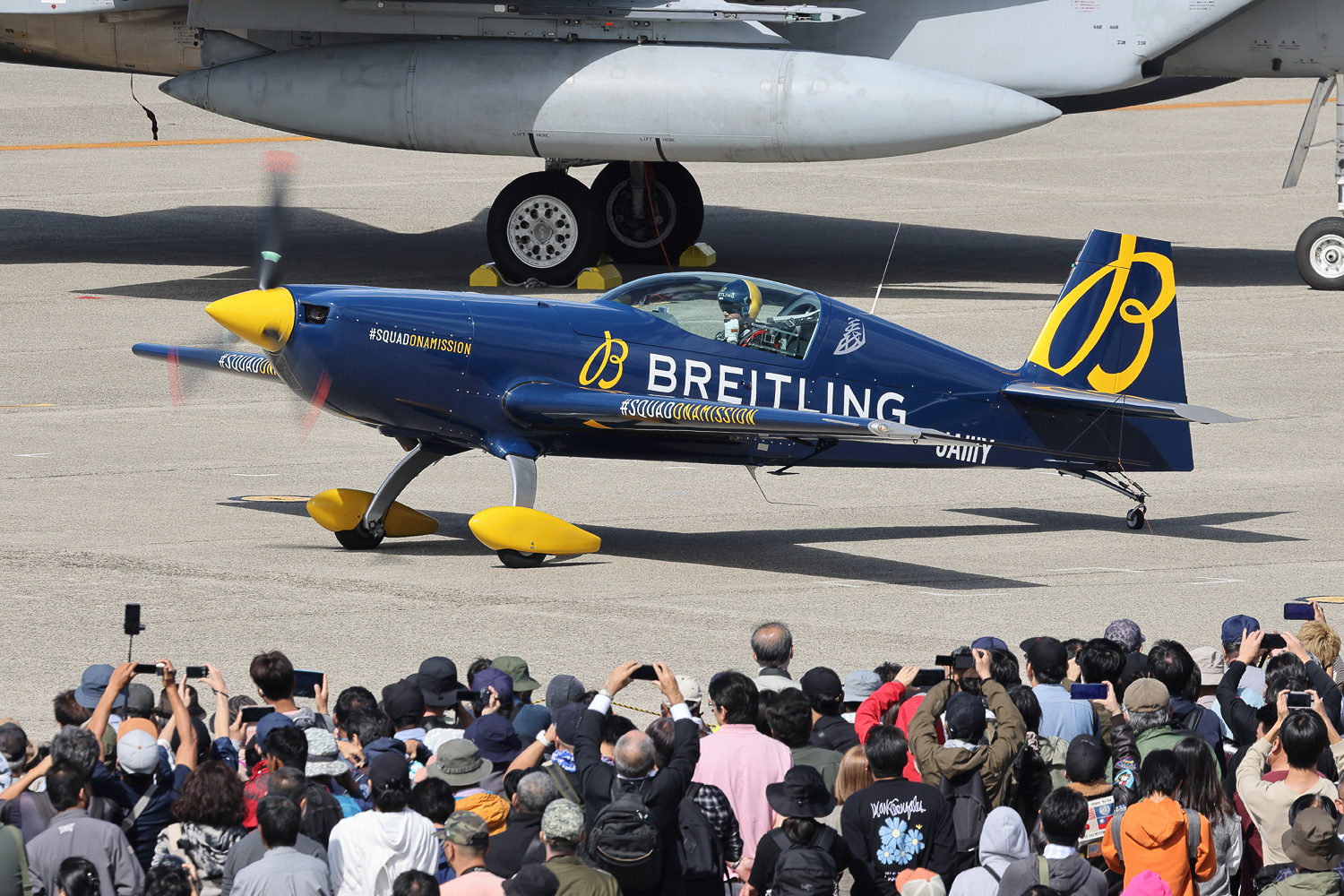 コクピットに乗り込み、エンジンを始動する。小松航空祭では初めてのショーとなる