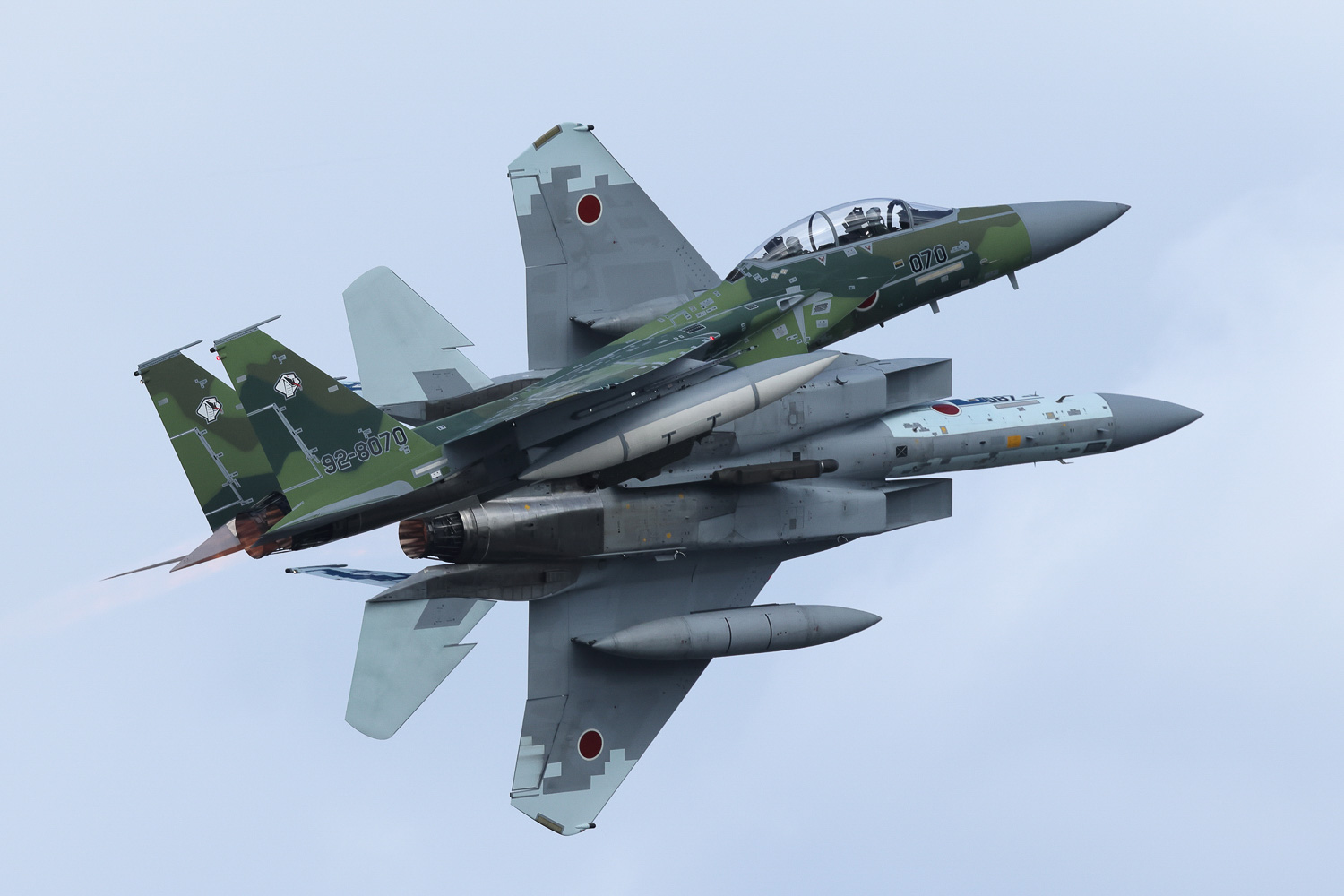 小松基地所属の飛行教導群“アグレッサー”のF-15は2機での機動飛行を実施