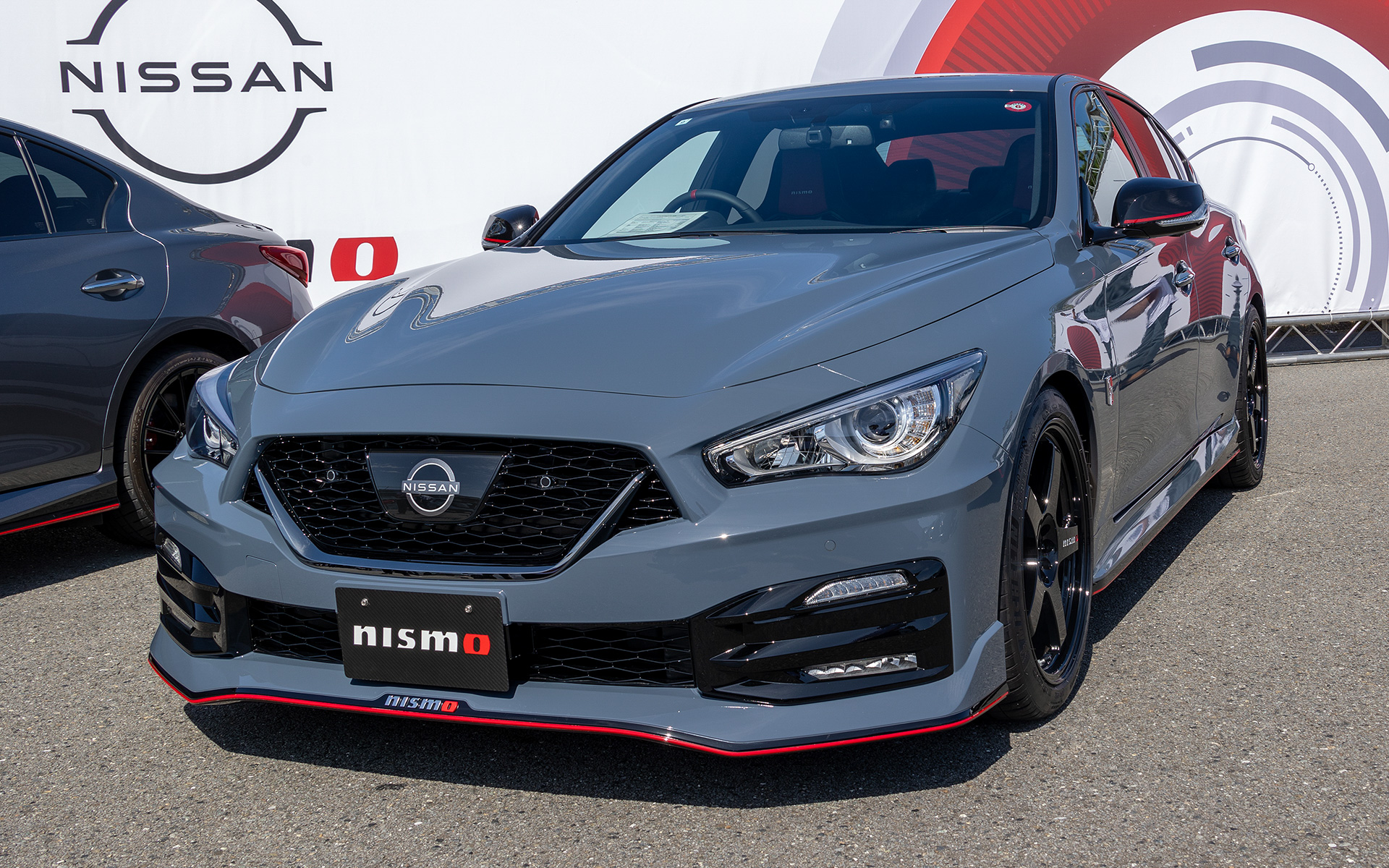 スカイラインNISMOは2台展示された