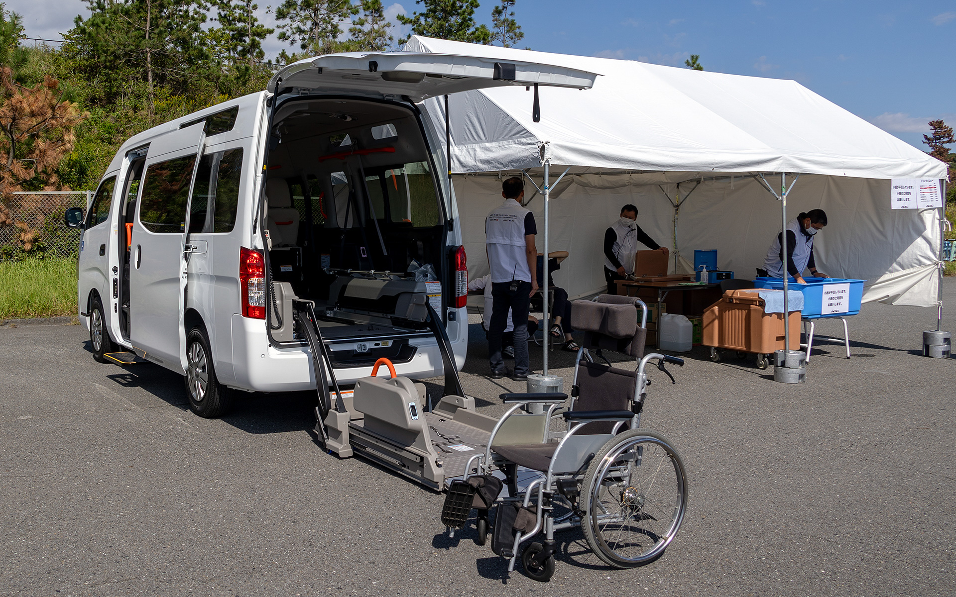 NMC内の日産ライフケアビークルの車両。キャラバン チェアキャブ