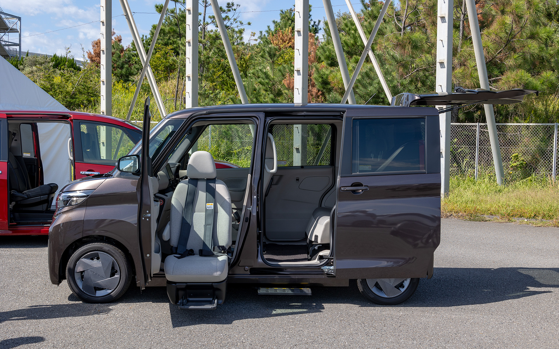 ルークス 助手席スライドアップシート