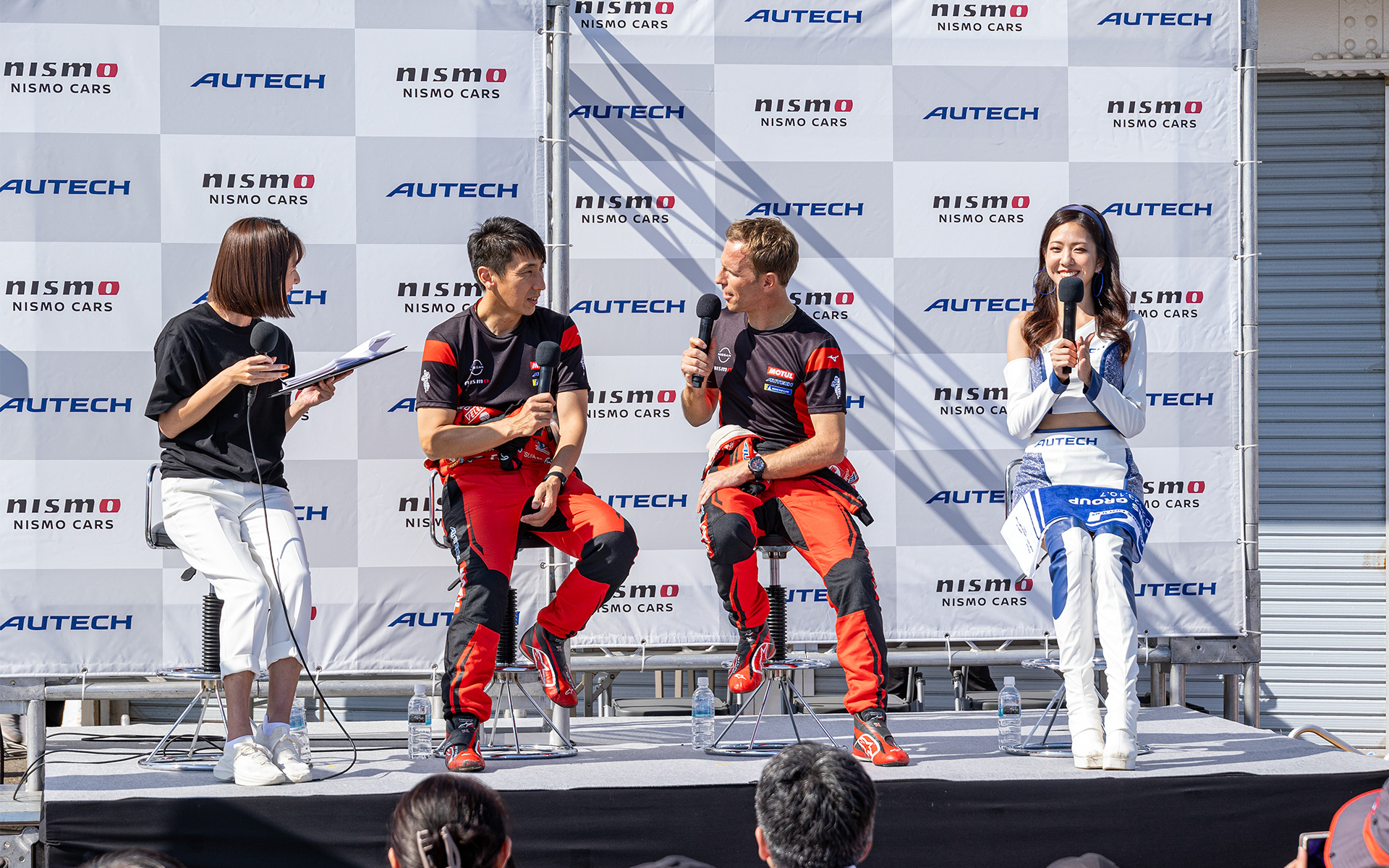 午後からはステージでトークショーも開催された