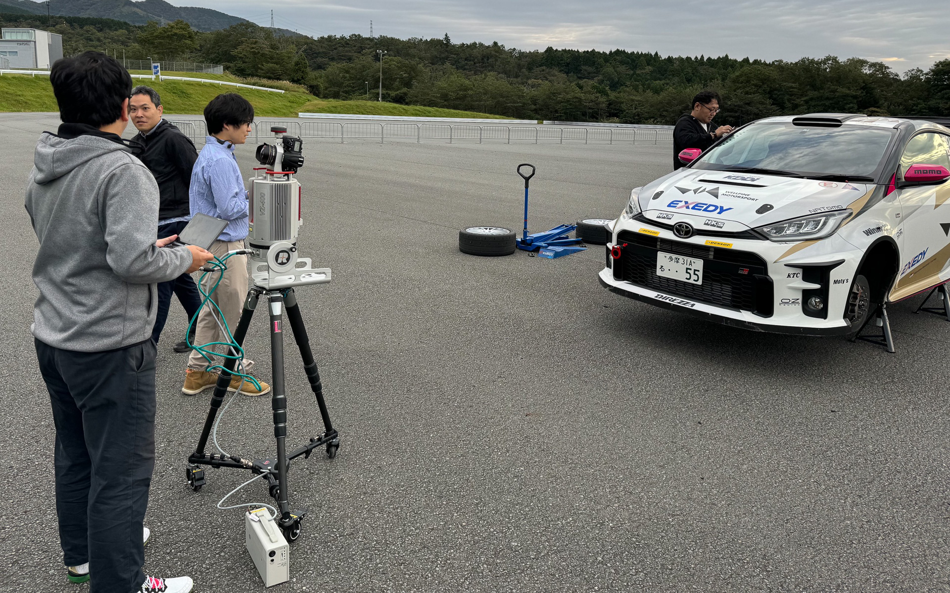 360度スキャニング中の様子。少しずつカメラを移動してデータ化していく