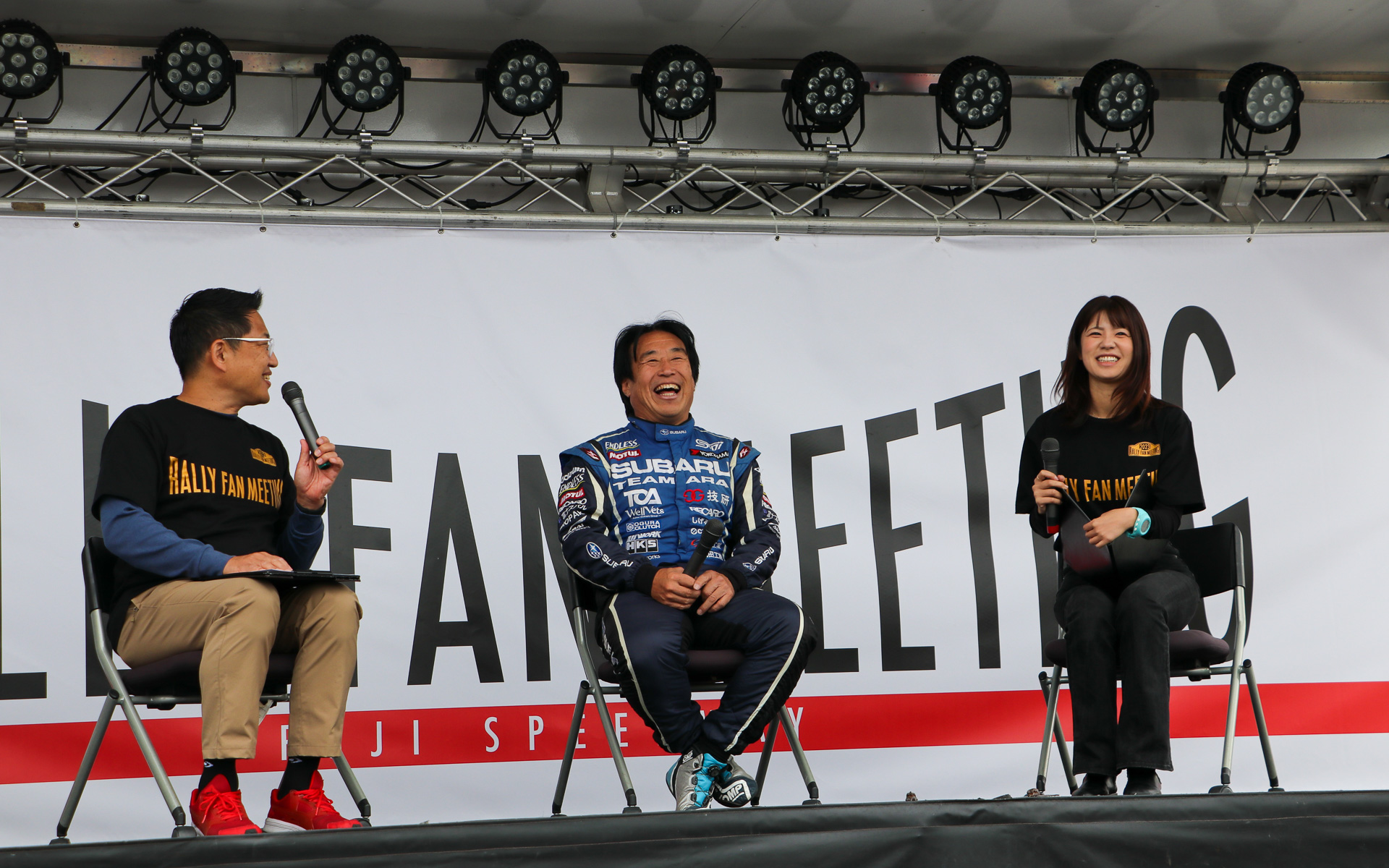 新井敏弘選手はラリー裏話を披露して会場を盛り上げていた