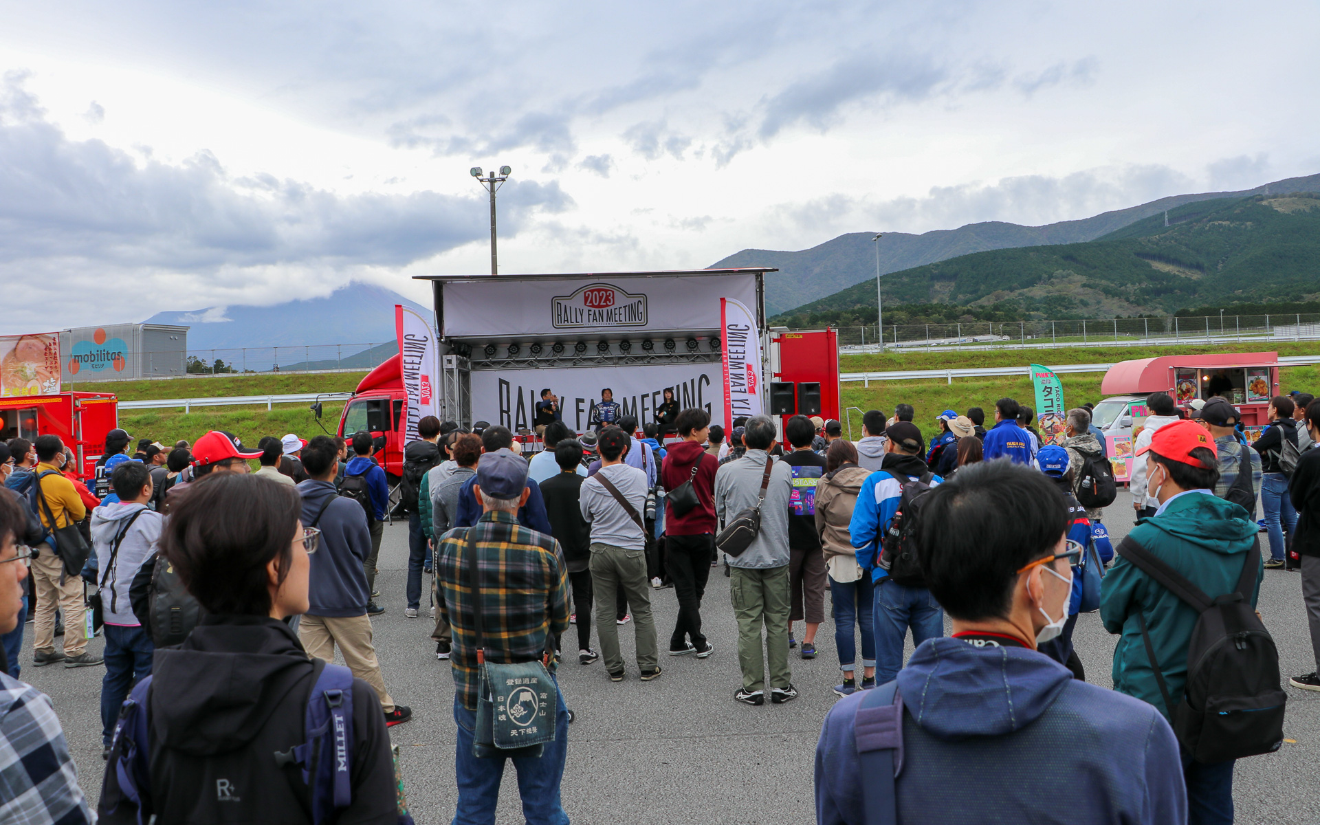 会場には大勢のラリーファンが訪れていた