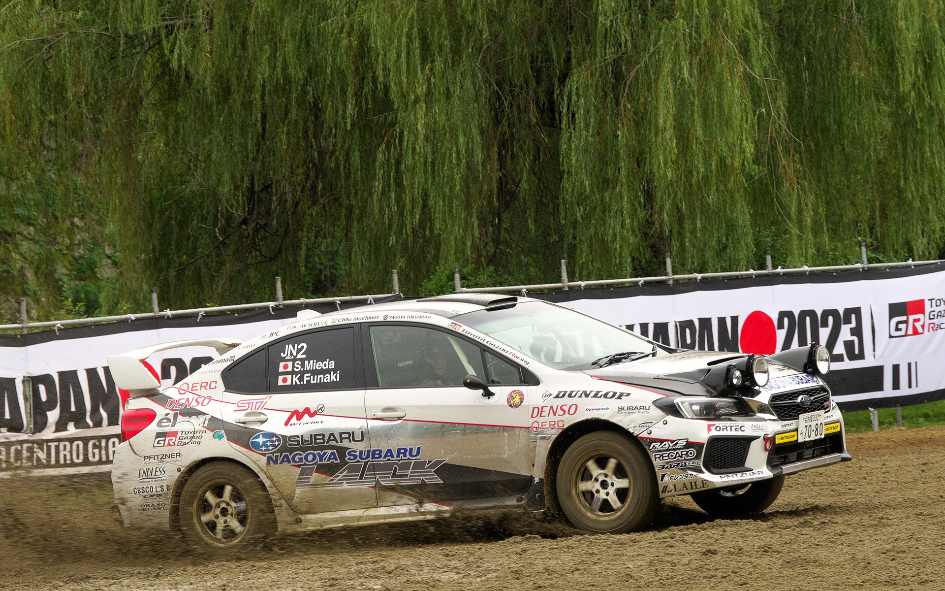 全日本ラリー参加選手や自衛隊もデモランを実施した