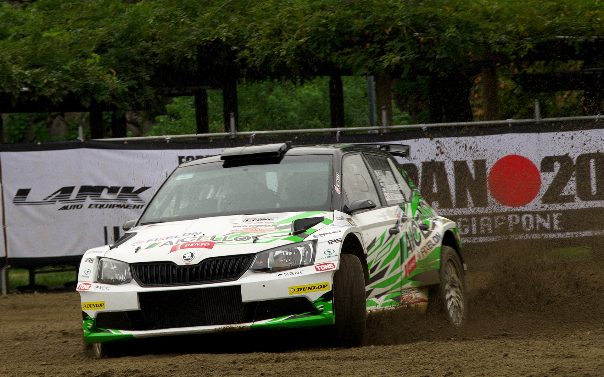 全日本ラリー参加選手や自衛隊もデモランを実施した