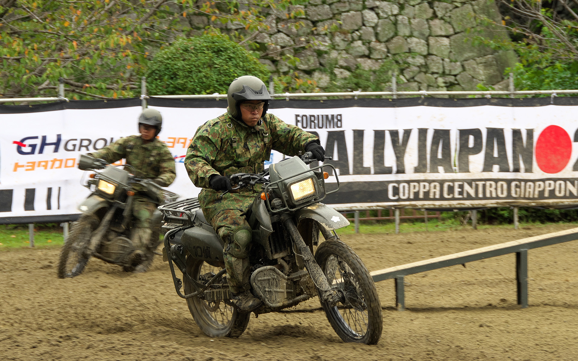 全日本ラリー参加選手や自衛隊もデモランを実施した
