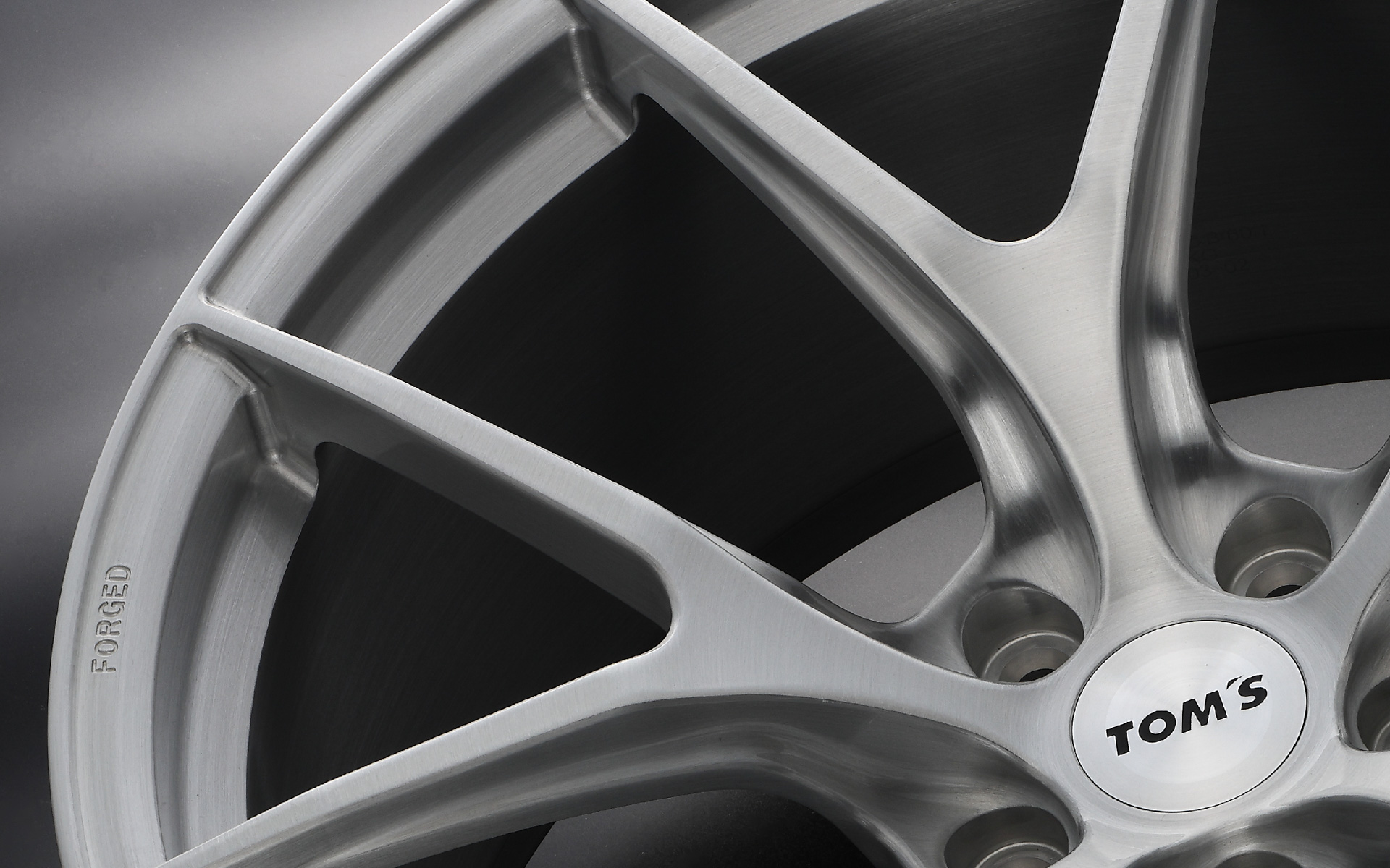 削り出し鍛造製法を採用したアルミニウムホイール