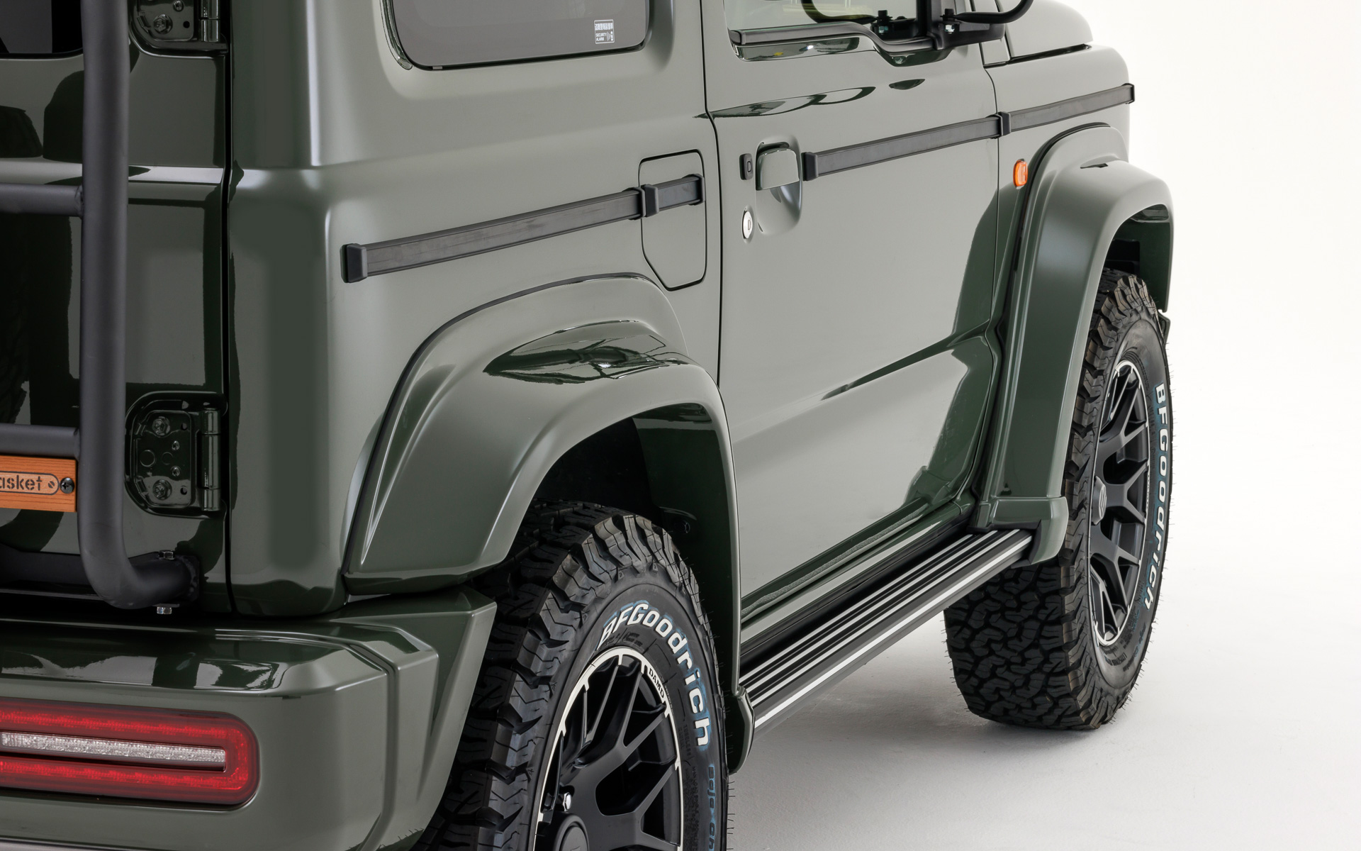 little G. オーバーフェンダー＆アルミステップ type-1は価格11万8800円（未塗装品素地）