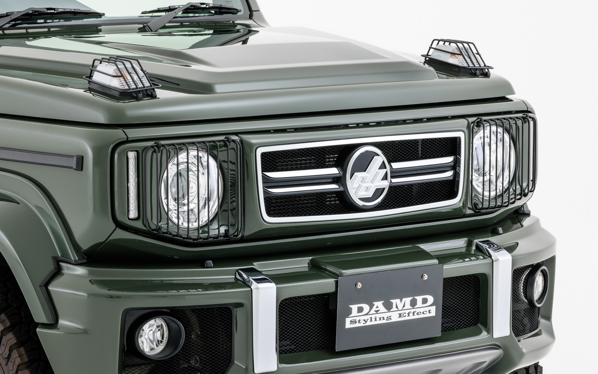 スポーティな開口部のlittle G. STANDARD フロントグリル。価格は5万2800円（未塗装品）