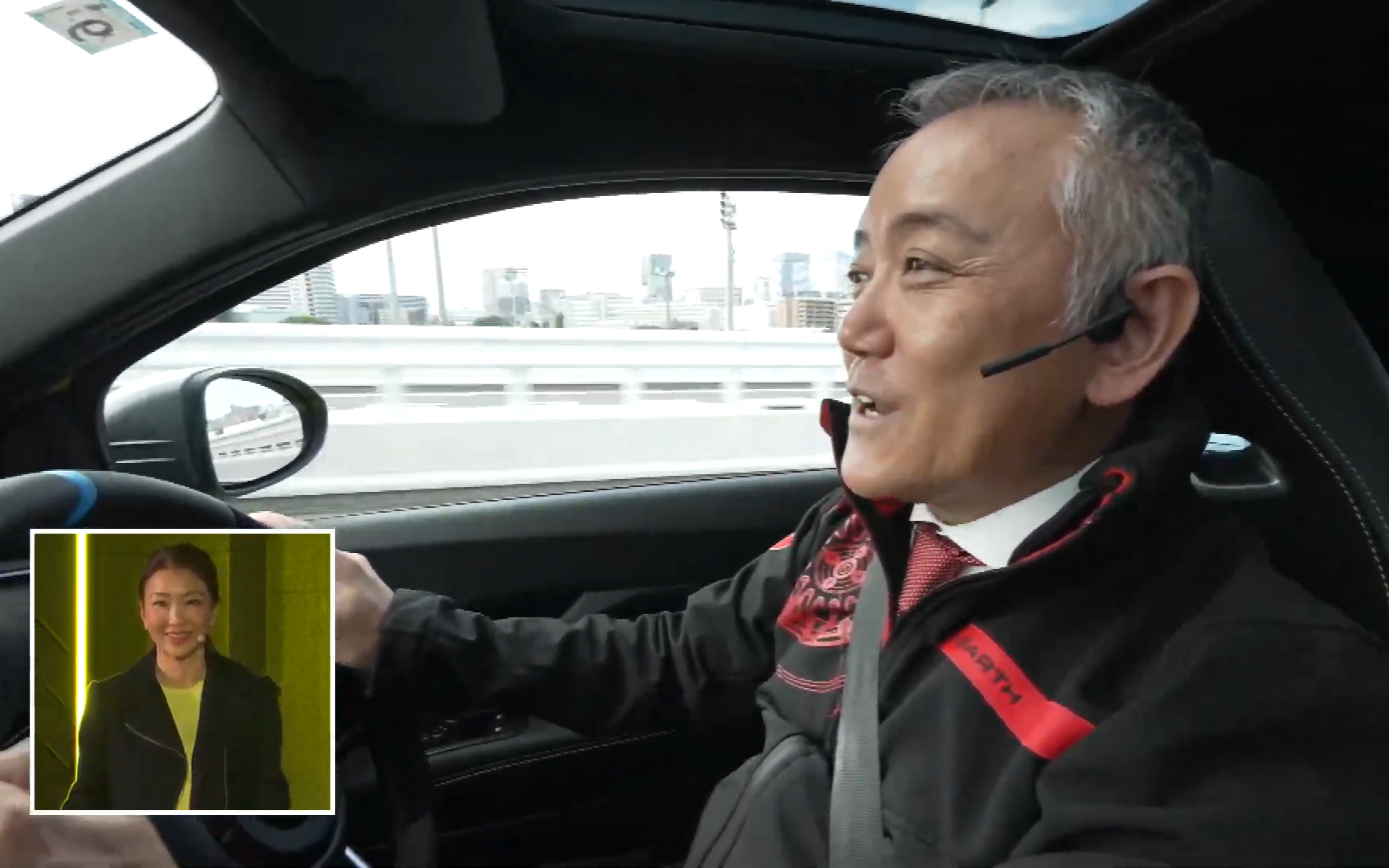 500eでのドライブを楽しむStellantisジャパン株式会社 打越晋代表取締役社長