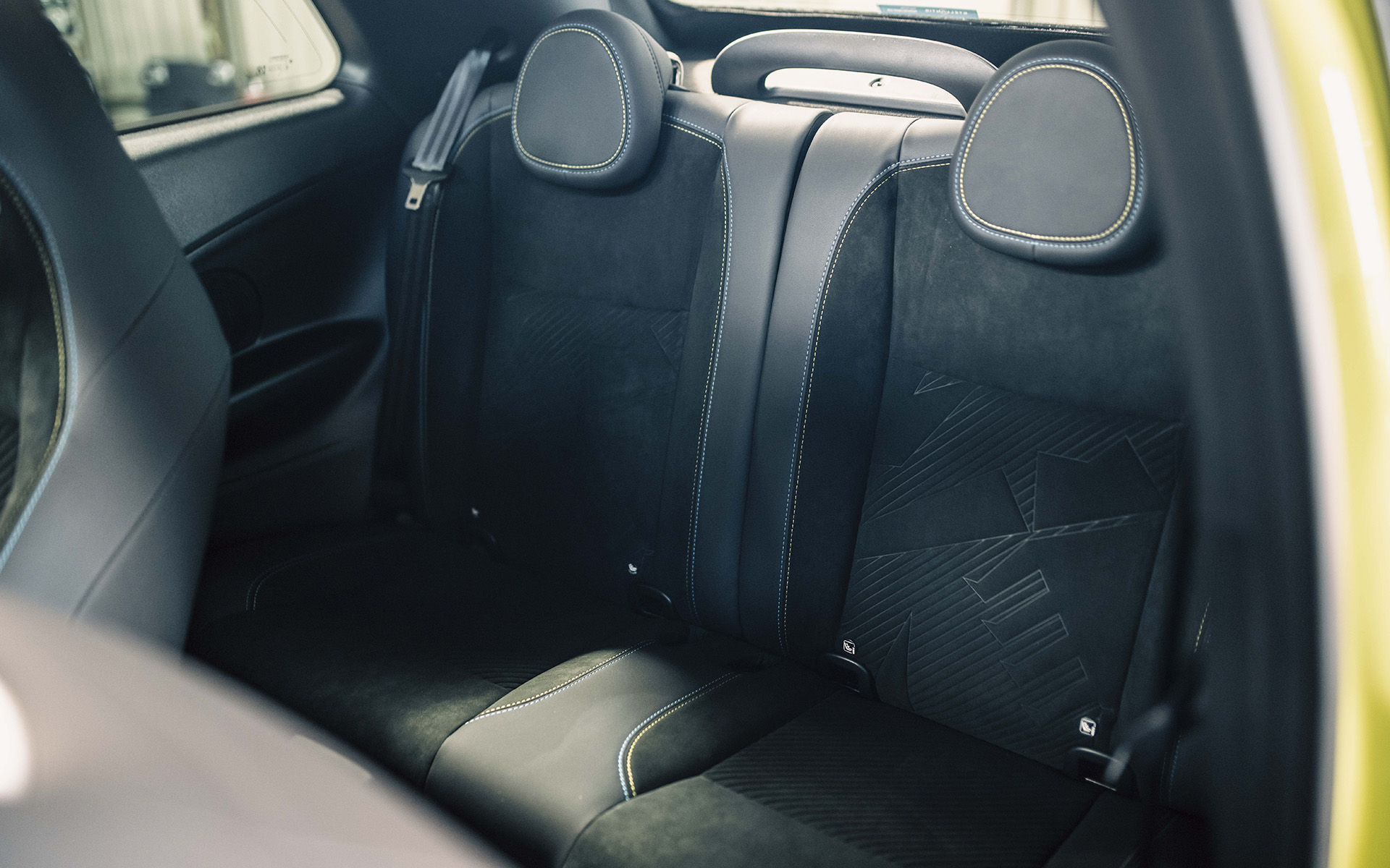 アバルト 500eのインテリア