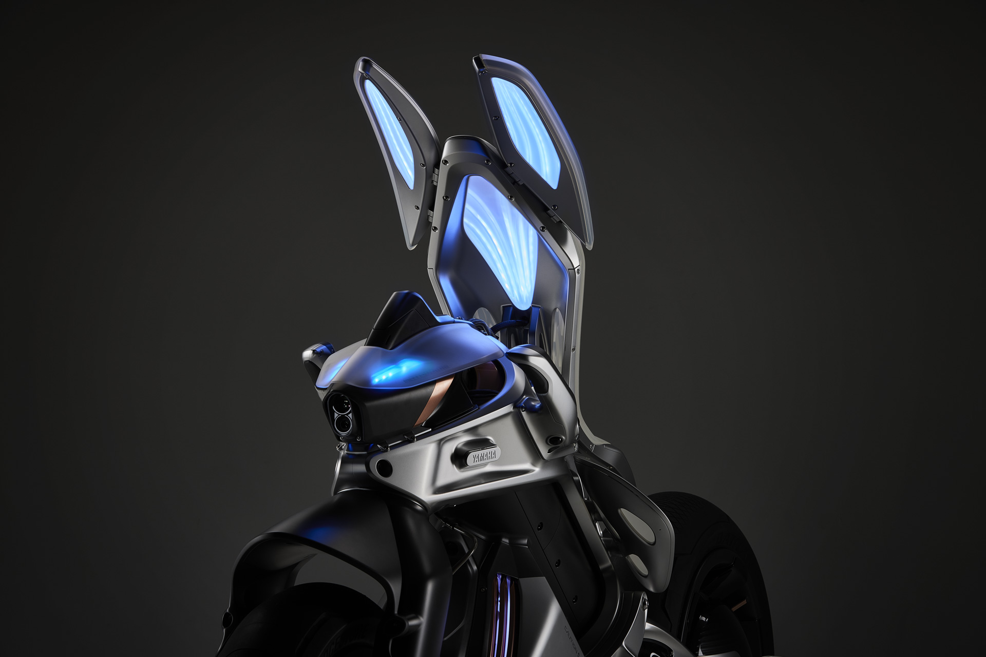 モビリティに知能化技術を融合させた実験モデル「MOTOROiD2　モトロイド ツー）」