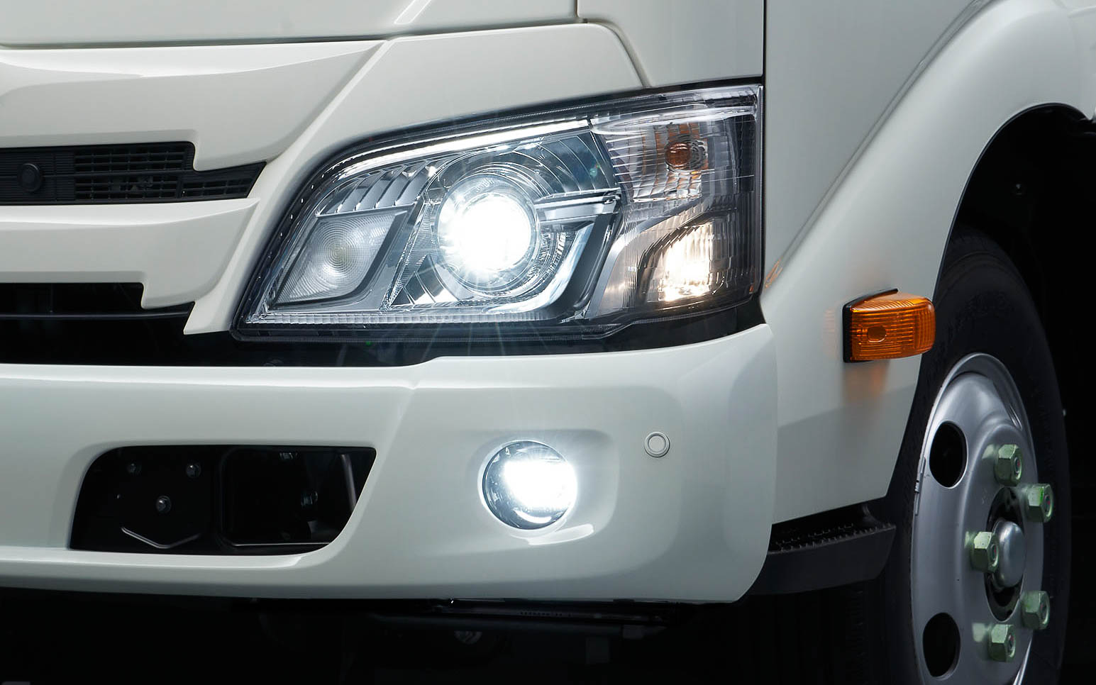 LEDヘッドライト＆デイタイムランニングランプ