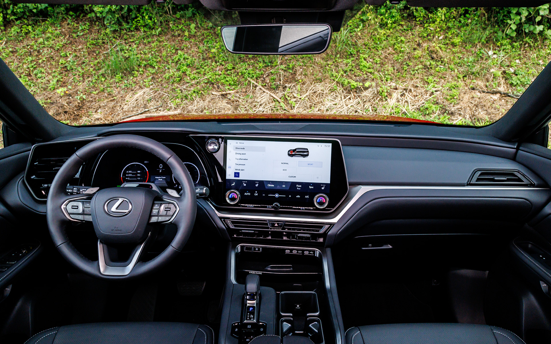 新型TXのインテリア。3列シートは6人乗りまたは7人乗りから選択できる