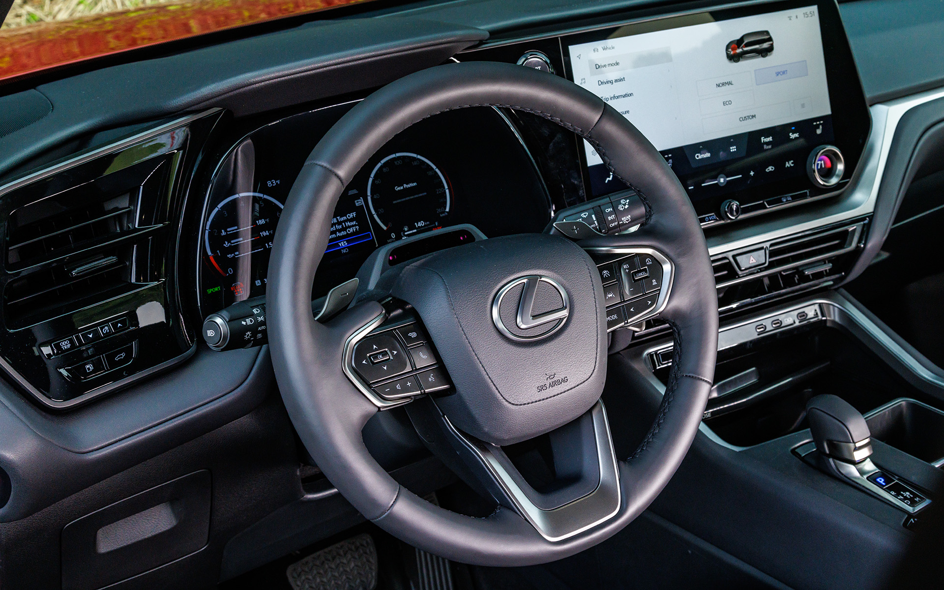 新型TXのインテリア。3列シートは6人乗りまたは7人乗りから選択できる