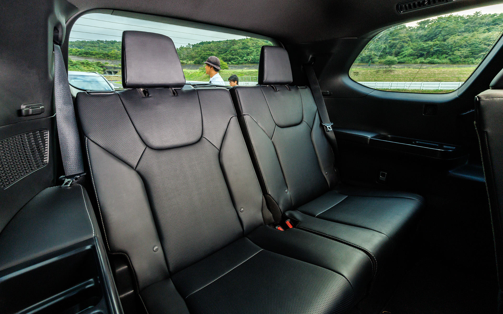 新型TXのインテリア。3列シートは6人乗りまたは7人乗りから選択できる