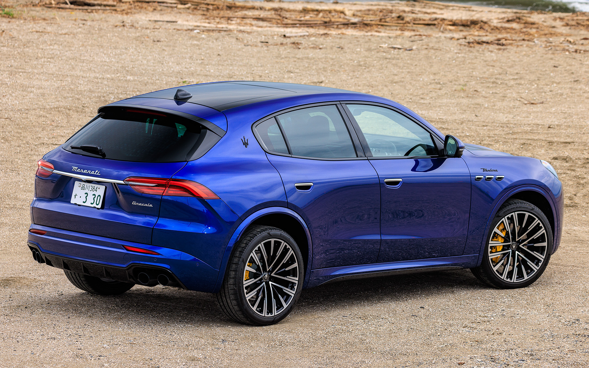 撮影車は中間グレードにあたるモデナ（1151万円）。ボディサイズは4845×1980×1670mm（全長×全幅×全高。全幅はミラー含まず）、ホイールベースは2900mm